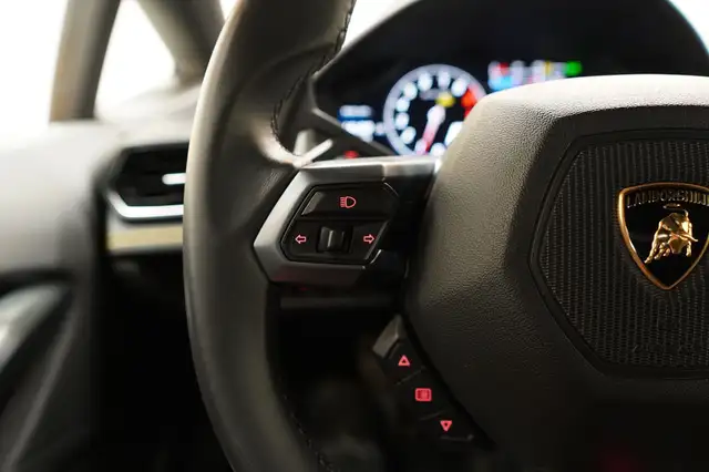 Lamborghini Huracán LP 610-4 ''AKRAPOVIC*LIFT*CARBON' Ansicht 32