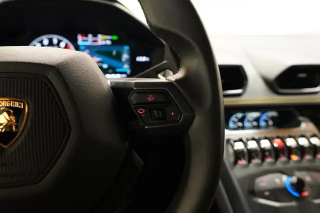 Lamborghini Huracán LP 610-4 ''AKRAPOVIC*LIFT*CARBON' Ansicht 31