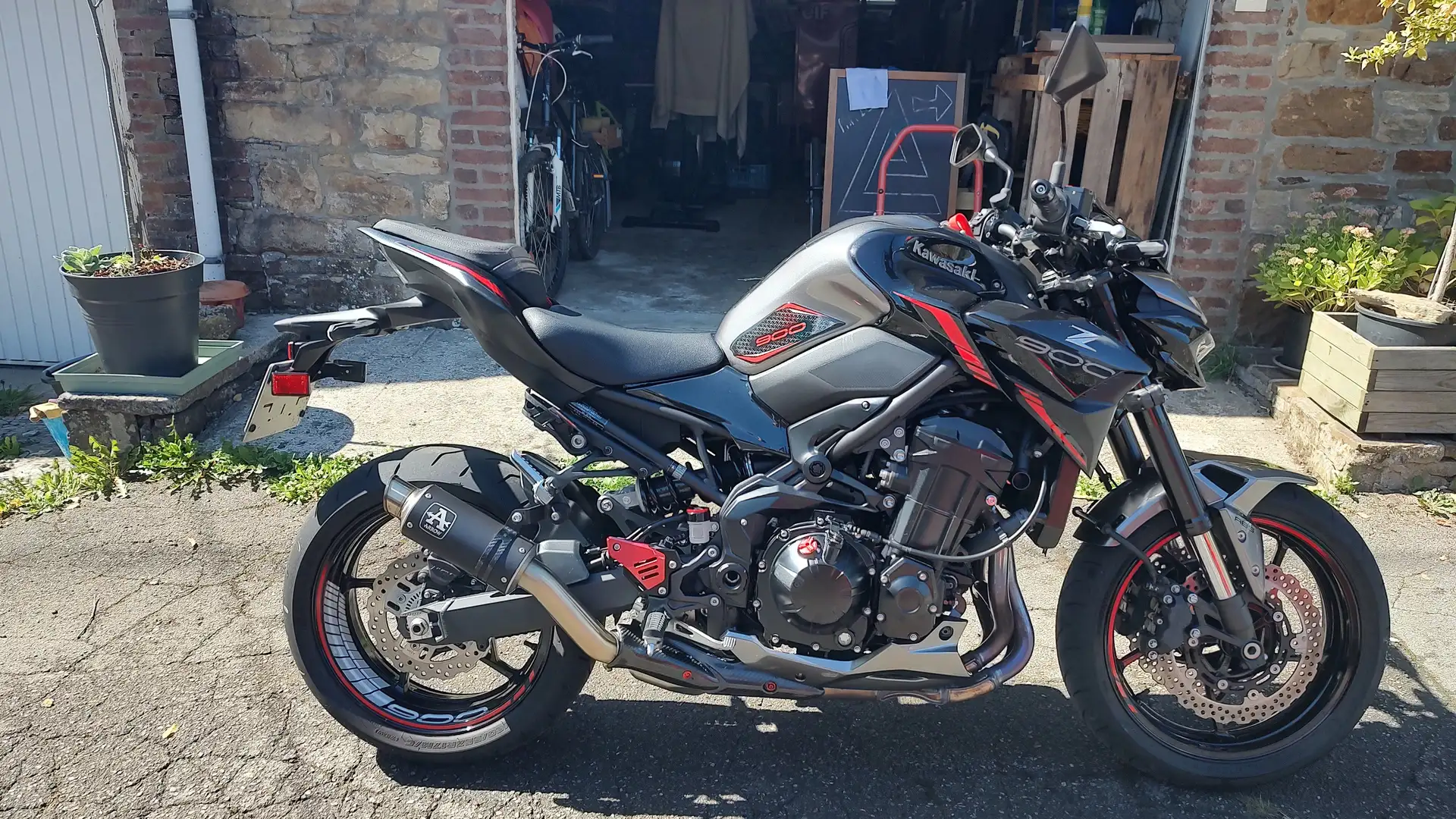 Kawasaki Z 900 Zwart - 1