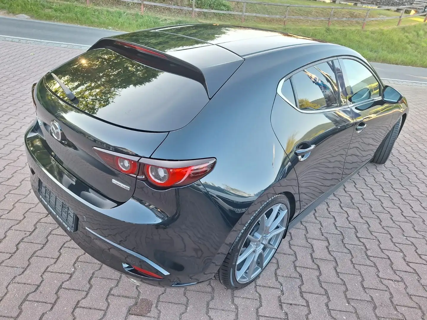 Mazda 3 e-SKYACTIV X 186 Nagisa Automatik, Hybrid Schwarz - 2