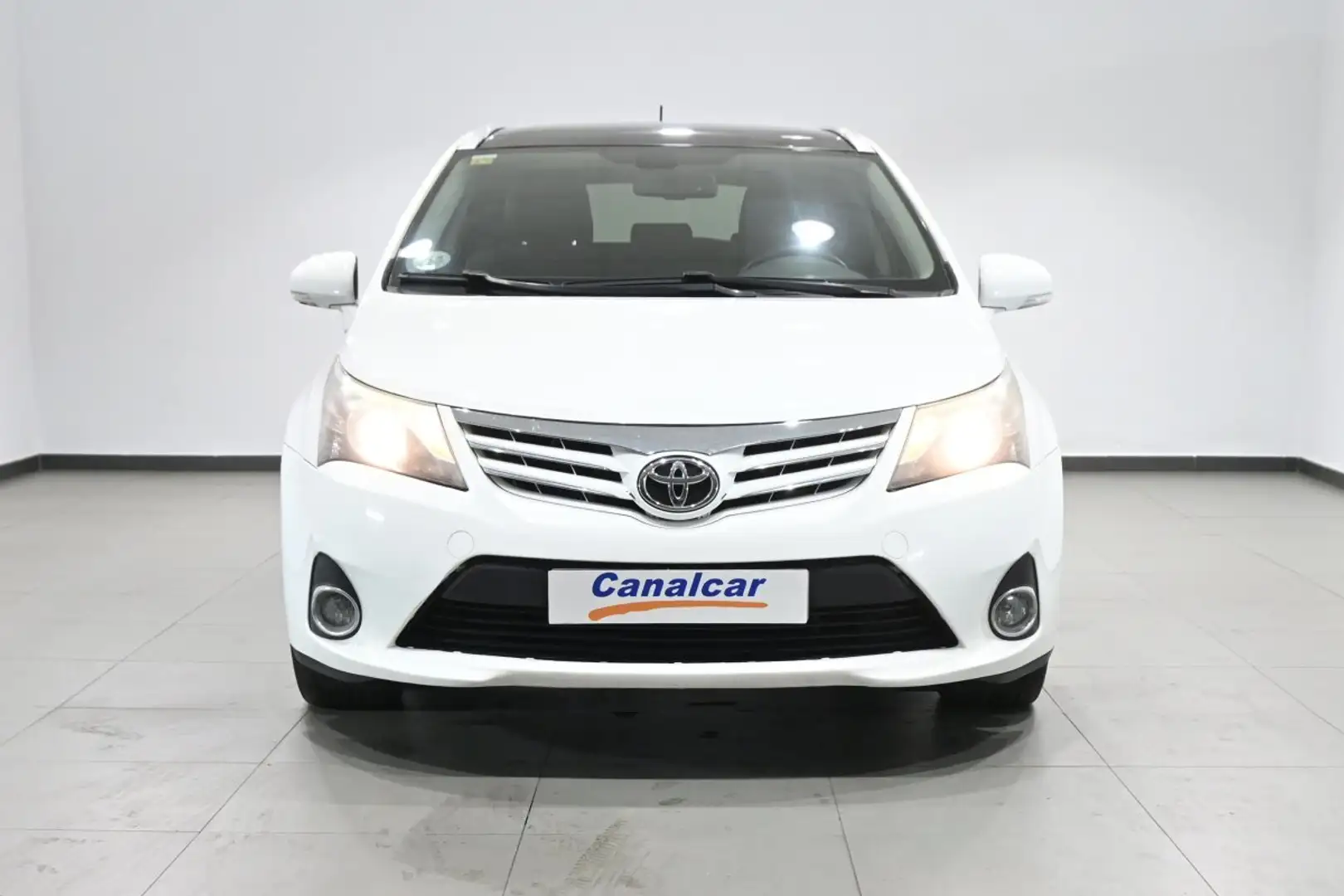 Toyota Avensis CS 120D Executive Blanc - 2