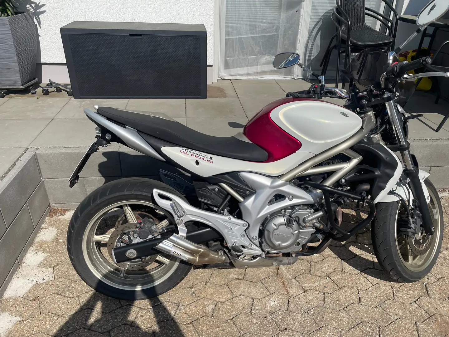 Suzuki Gladius 650 Rojo - 1