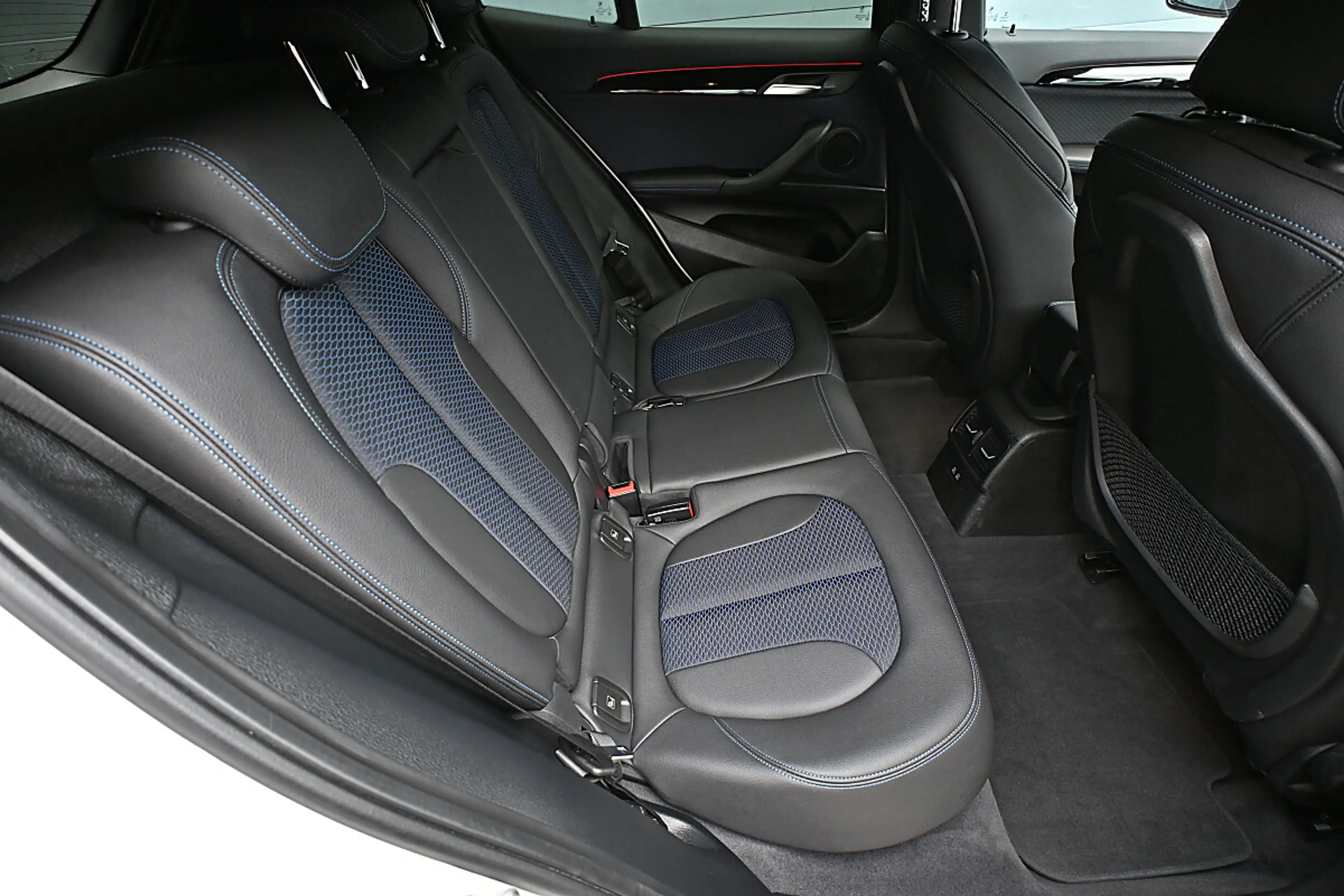 BMW X2 sDrive 16d Aut. M Sport adapt. LED, HeadUp, Nav... — photo 15