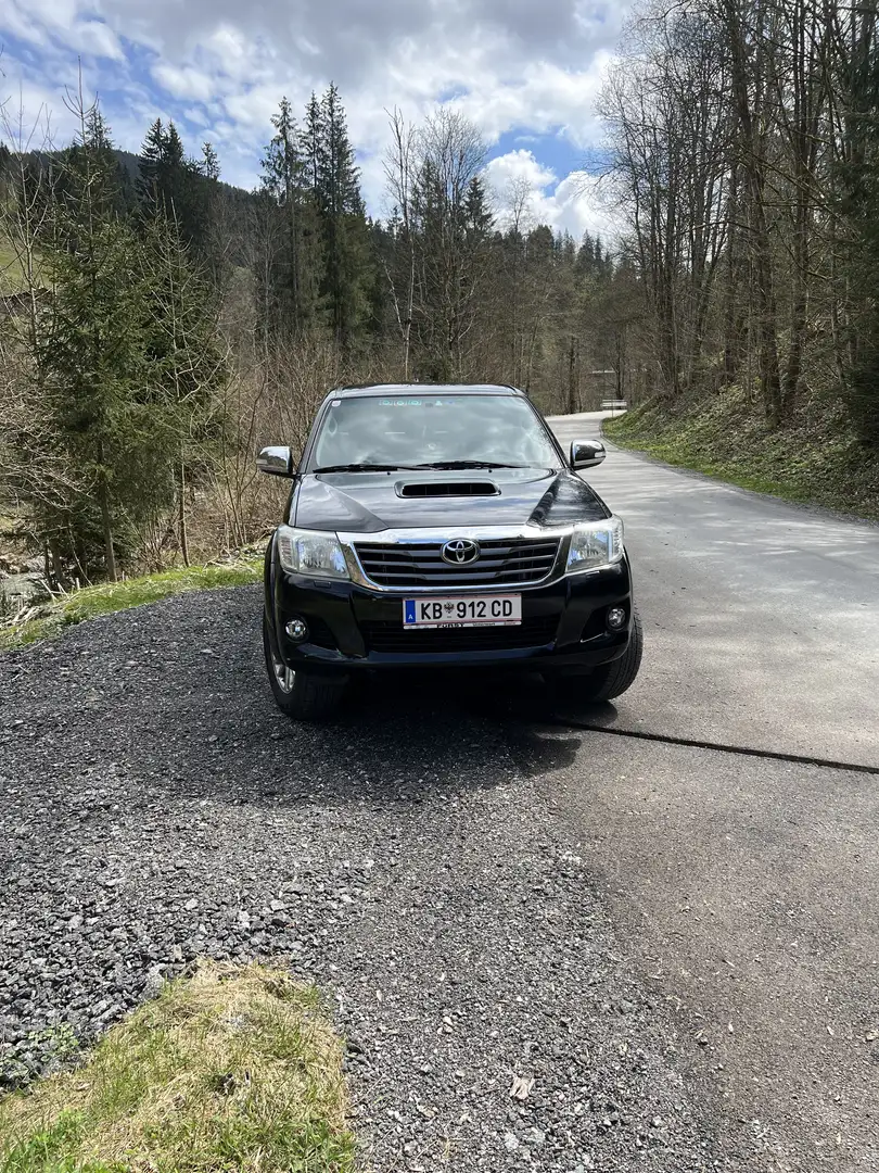 Toyota Hilux - 1