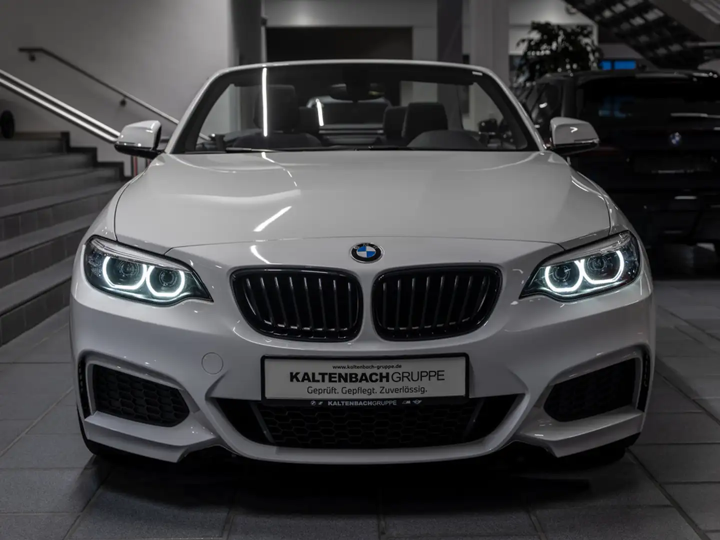BMW 218 i Cabrio M-Sport FACEL. LED NAVI SHZ PDC Weiß - 2
