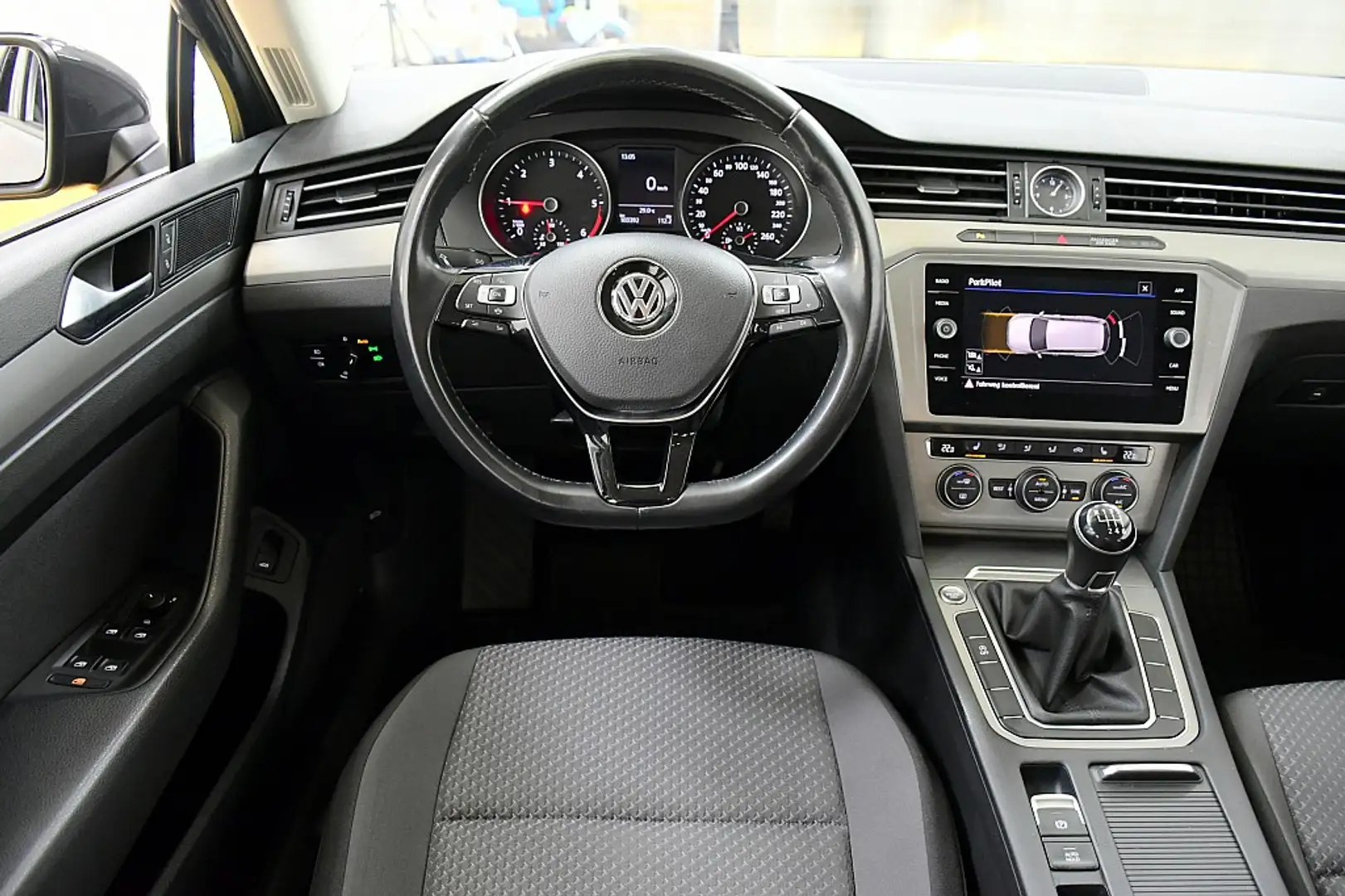 Volkswagen Passat Variant 2,0 TDI SCR Gris - 2