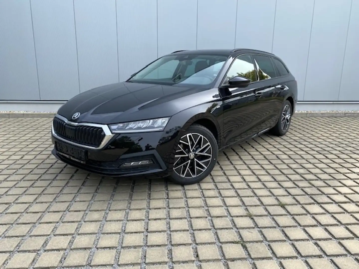 Skoda Octavia 2.0 TDI Clever AHK/REISE+KOMFORT/LED/17-ZOLL/NAVI Schwarz - 2