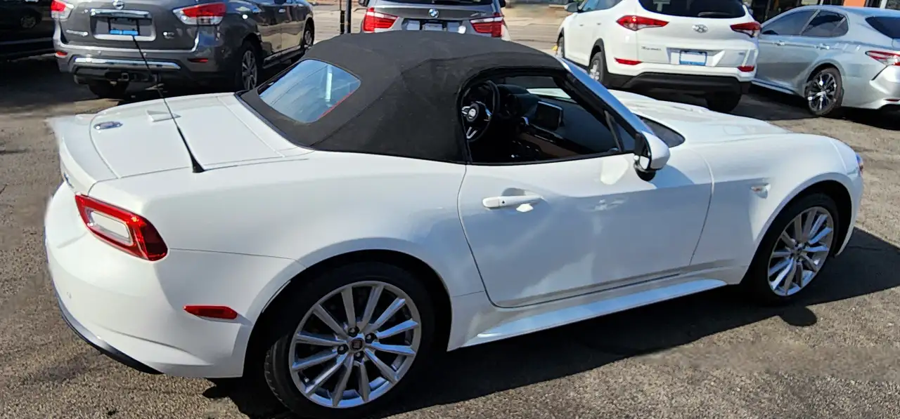 Fiat 124 Spider снимка Fiat 124 Spider