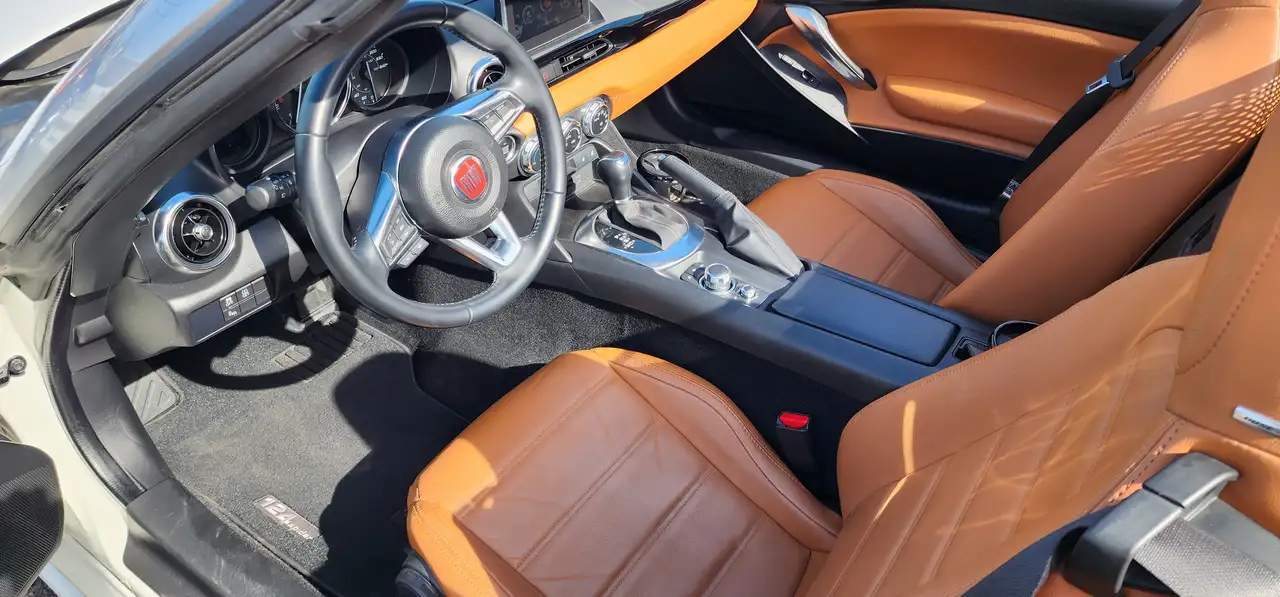 Fiat 124 Spider снимка Fiat 124 Spider