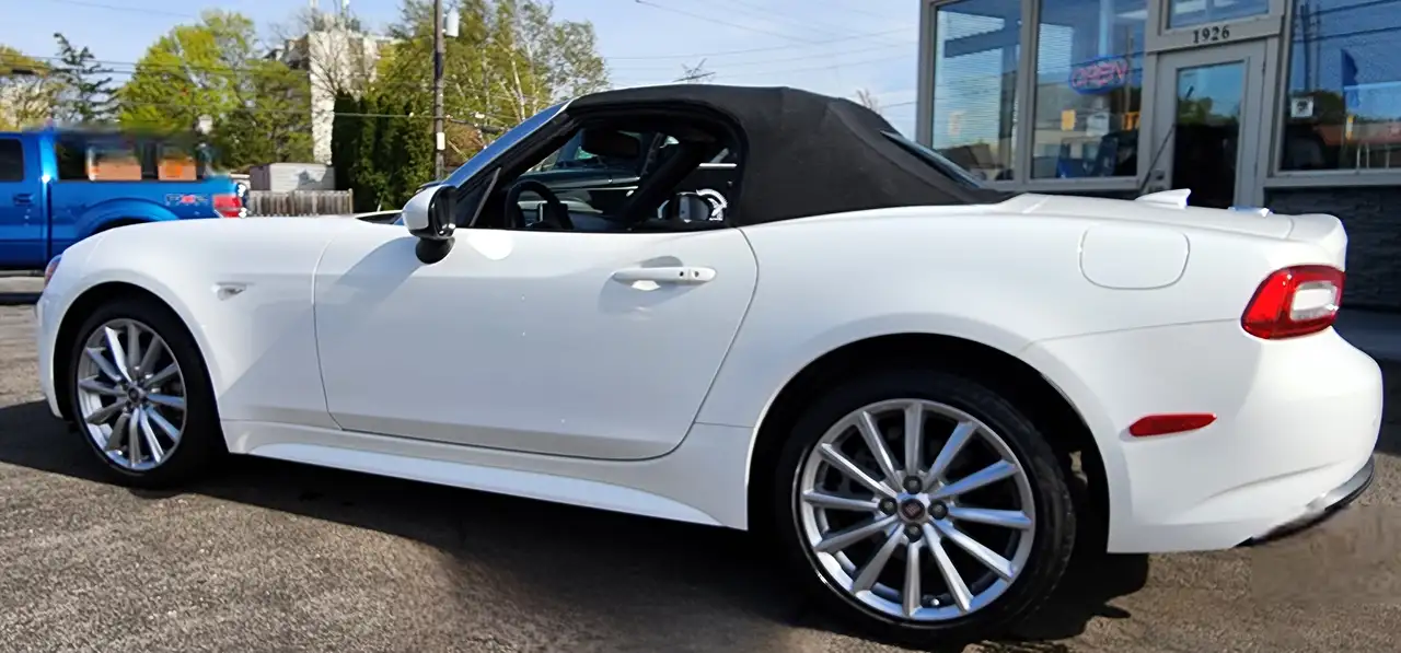 Fiat 124 Spider снимка Fiat 124 Spider