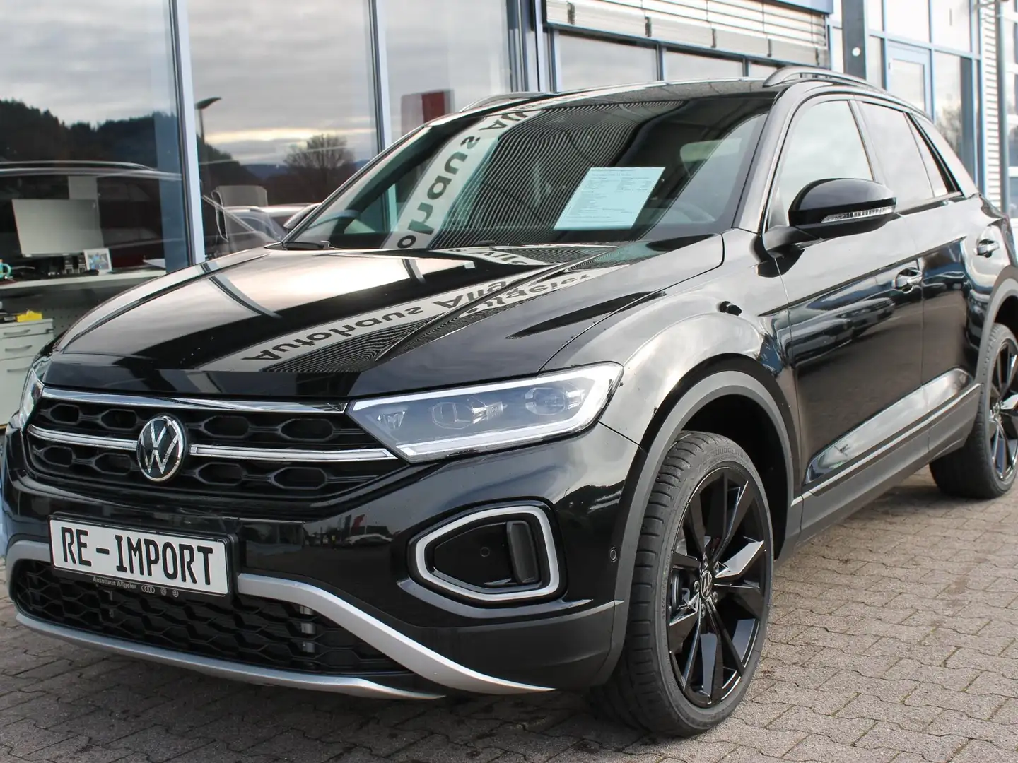 Volkswagen T-Roc 1.5 TSI Style *Tageszul./LaneA./MatrixLED/Navi* Negro - 1