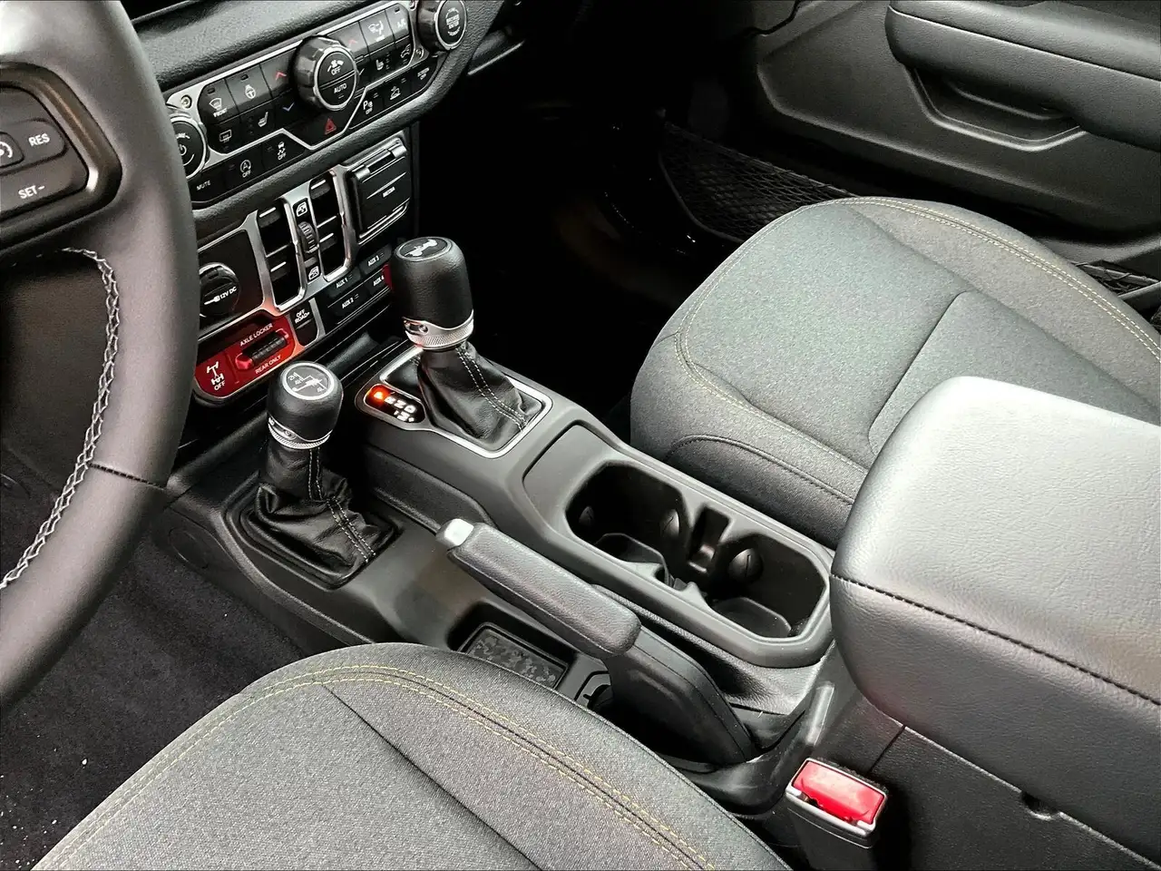 Jeep Wrangler photo Jeep Wrangler