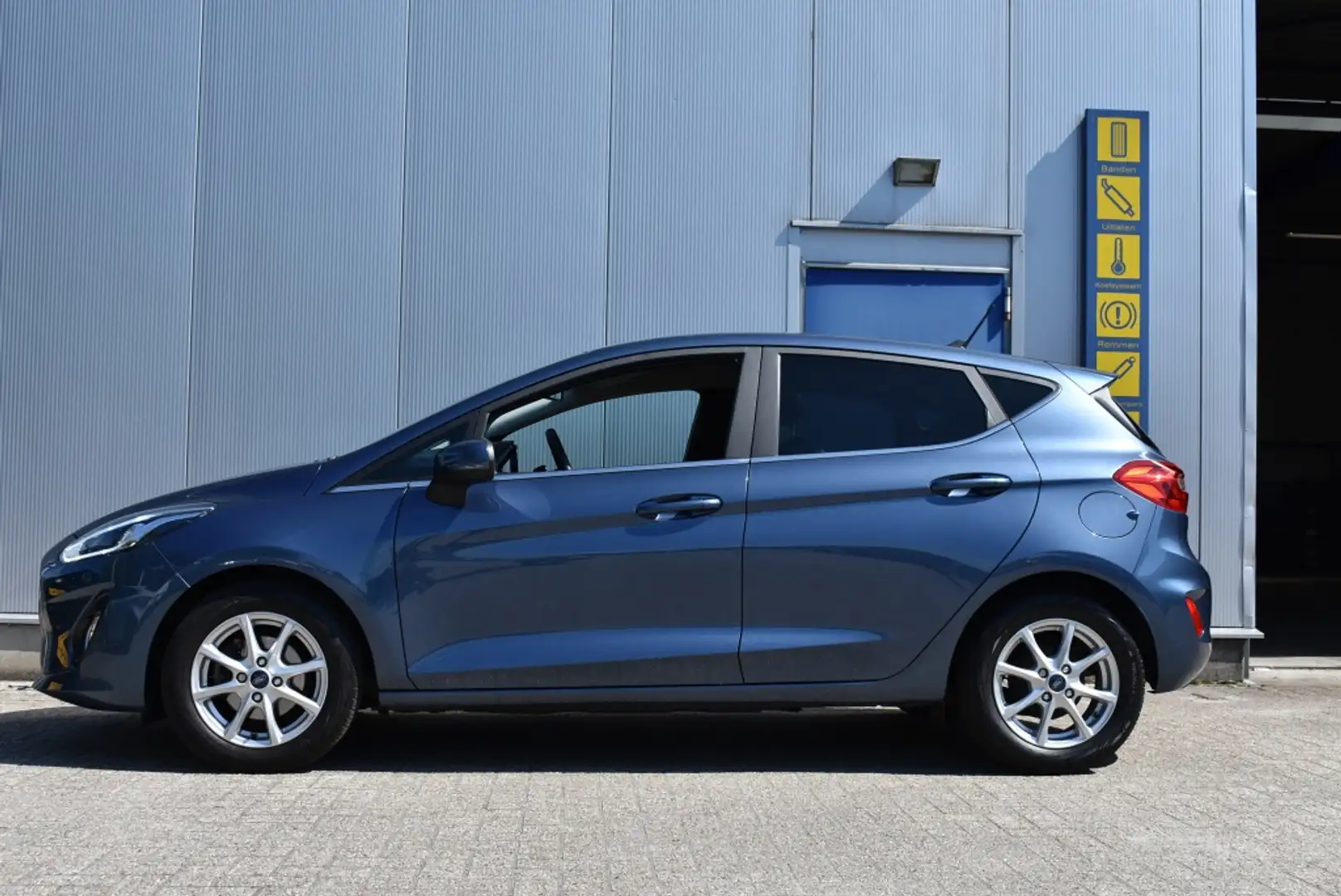 Ford Fiesta 1.0 EcoB. Titanium X Trekhaak Driver assistance - Blauw - 2