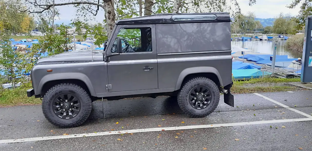 Land Rover Defender