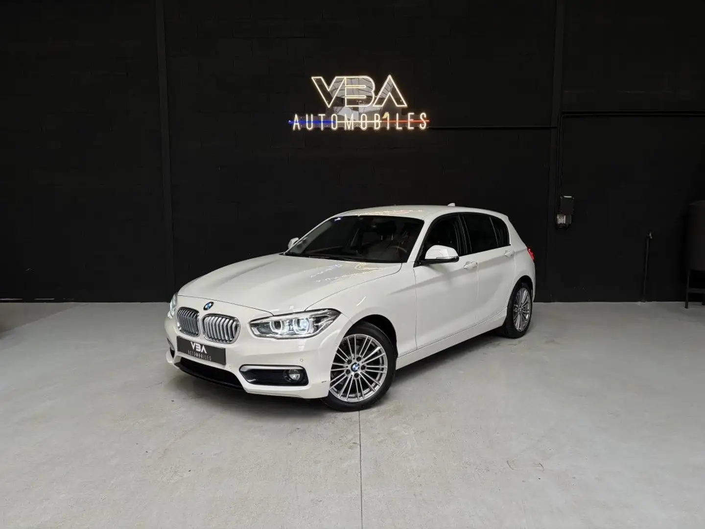 BMW 114 (2) 114d UrbanChic Blanc - 1
