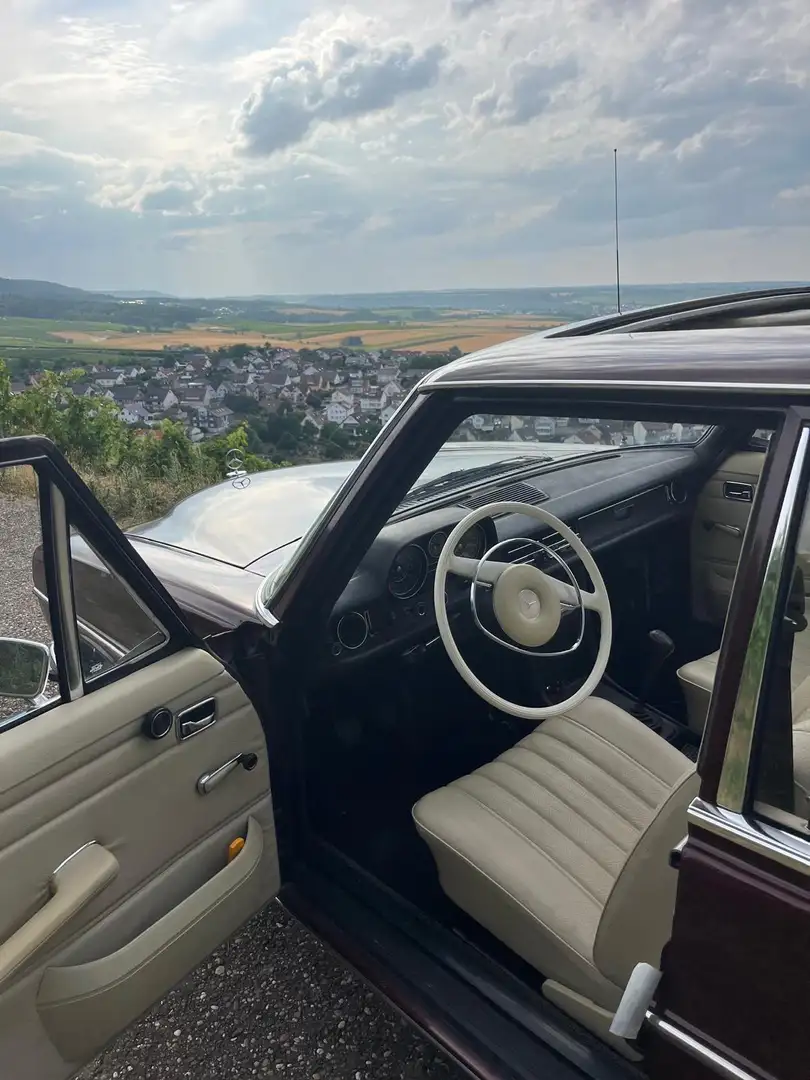 Mercedes-Benz W 114/115 Strich-Acht 200 D/8 Red - 2
