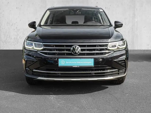 Volkswagen Tiguan view 3