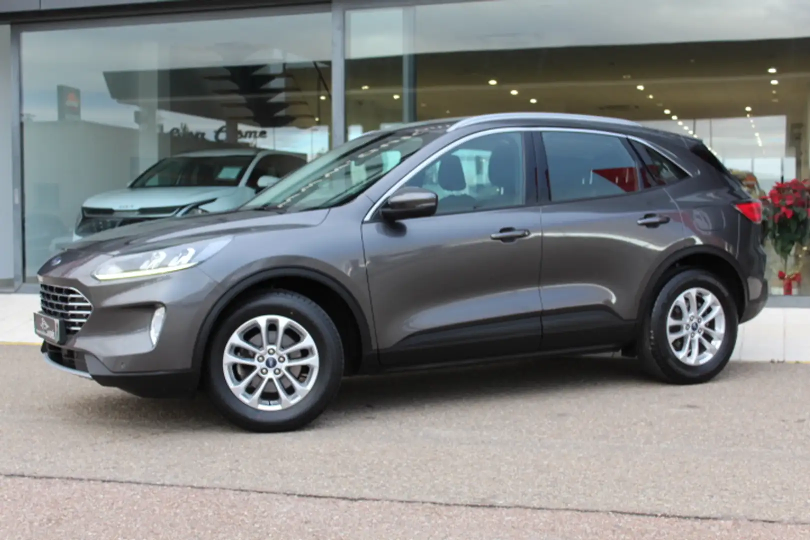 Ford Kuga 1.5 EcoBoost Titanium FWD 150 Gris - 2