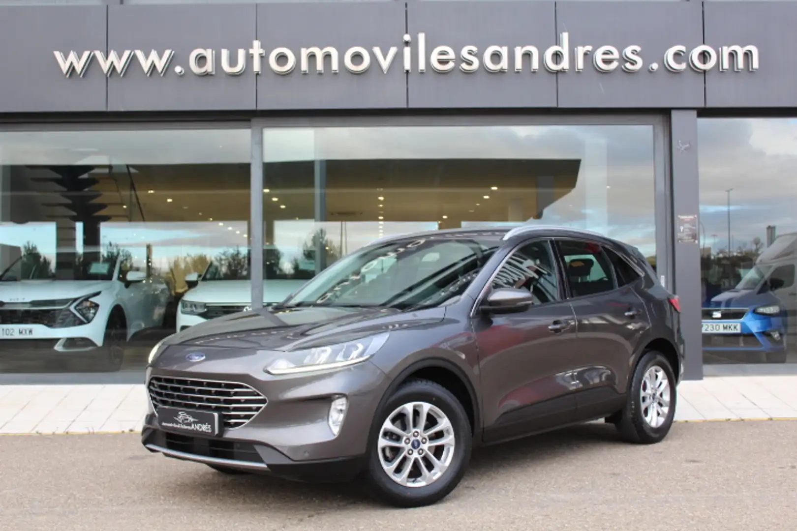 Ford Kuga 1.5 EcoBoost Titanium FWD 150 Gris - 1