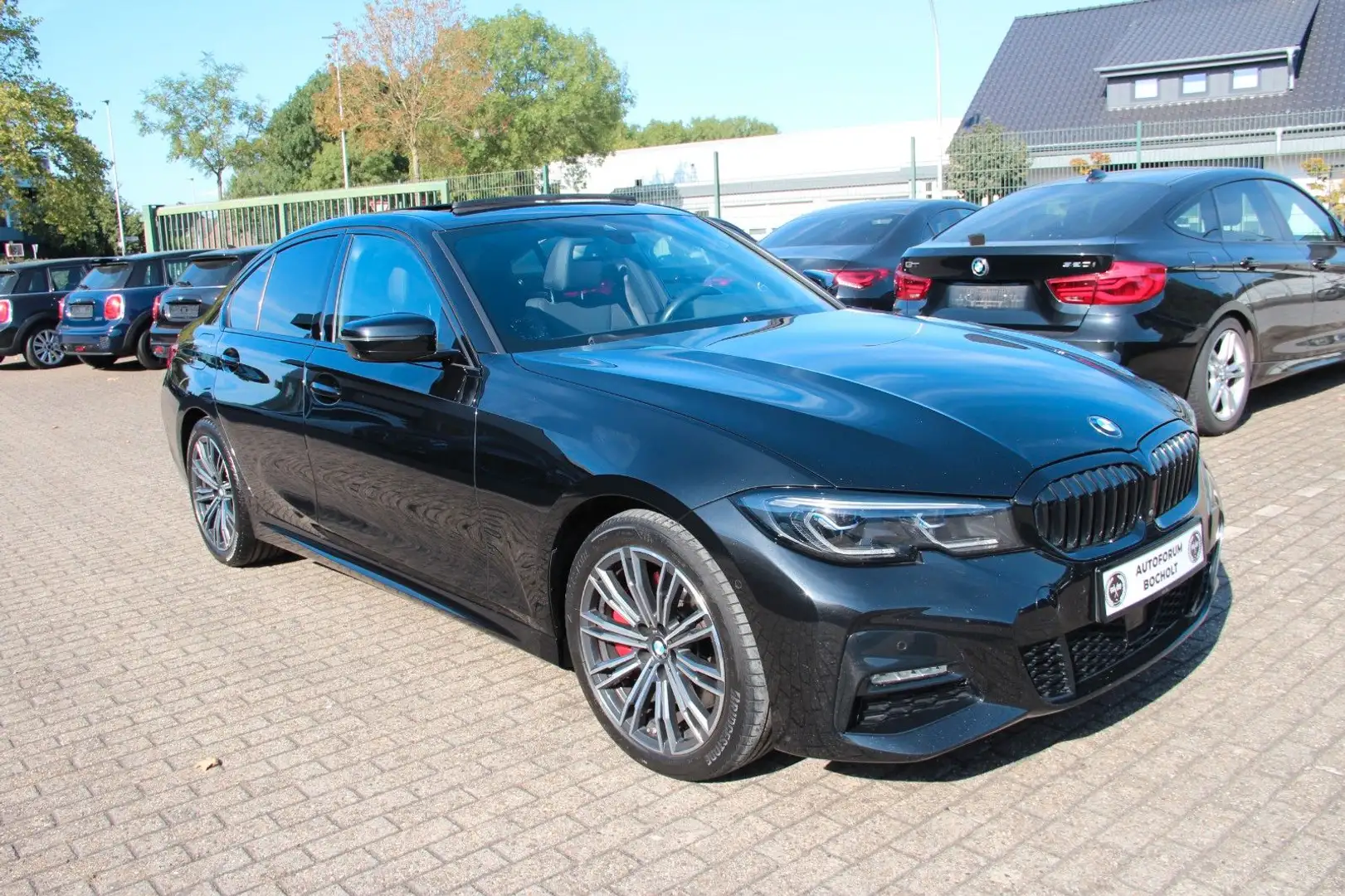 BMW 330 i xDrive M Sport, HUD, GSD, Laser, Stndhz, Schwarz - 2