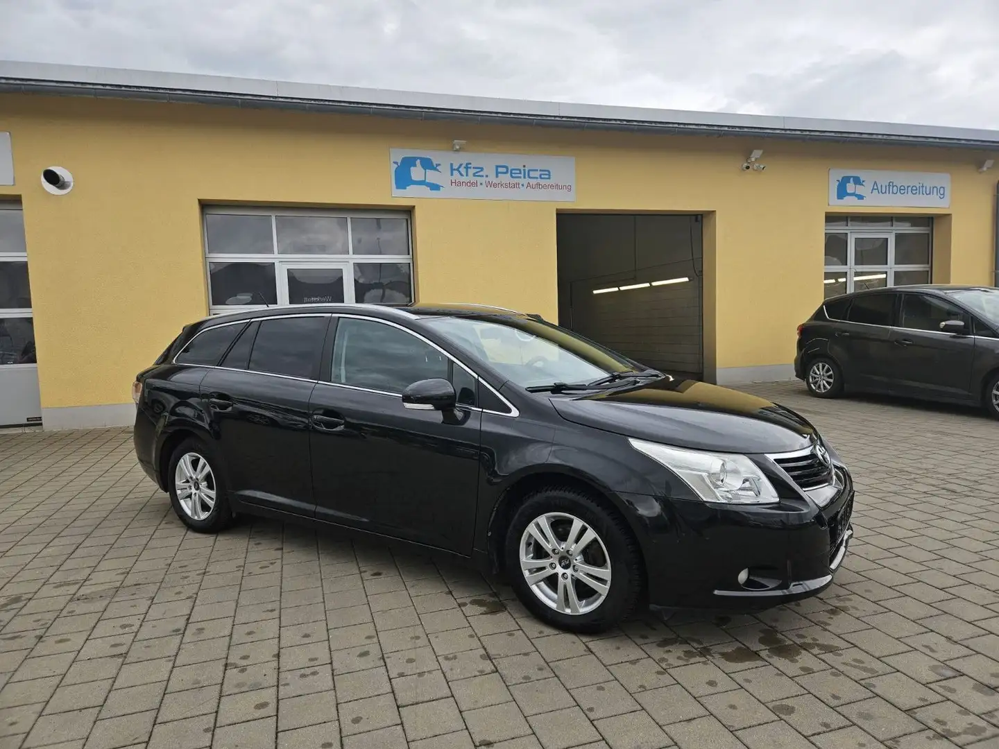 Toyota Avensis Kombi Edition 1,8 Aut.*Navi*Kamera*AHK* Noir - 1