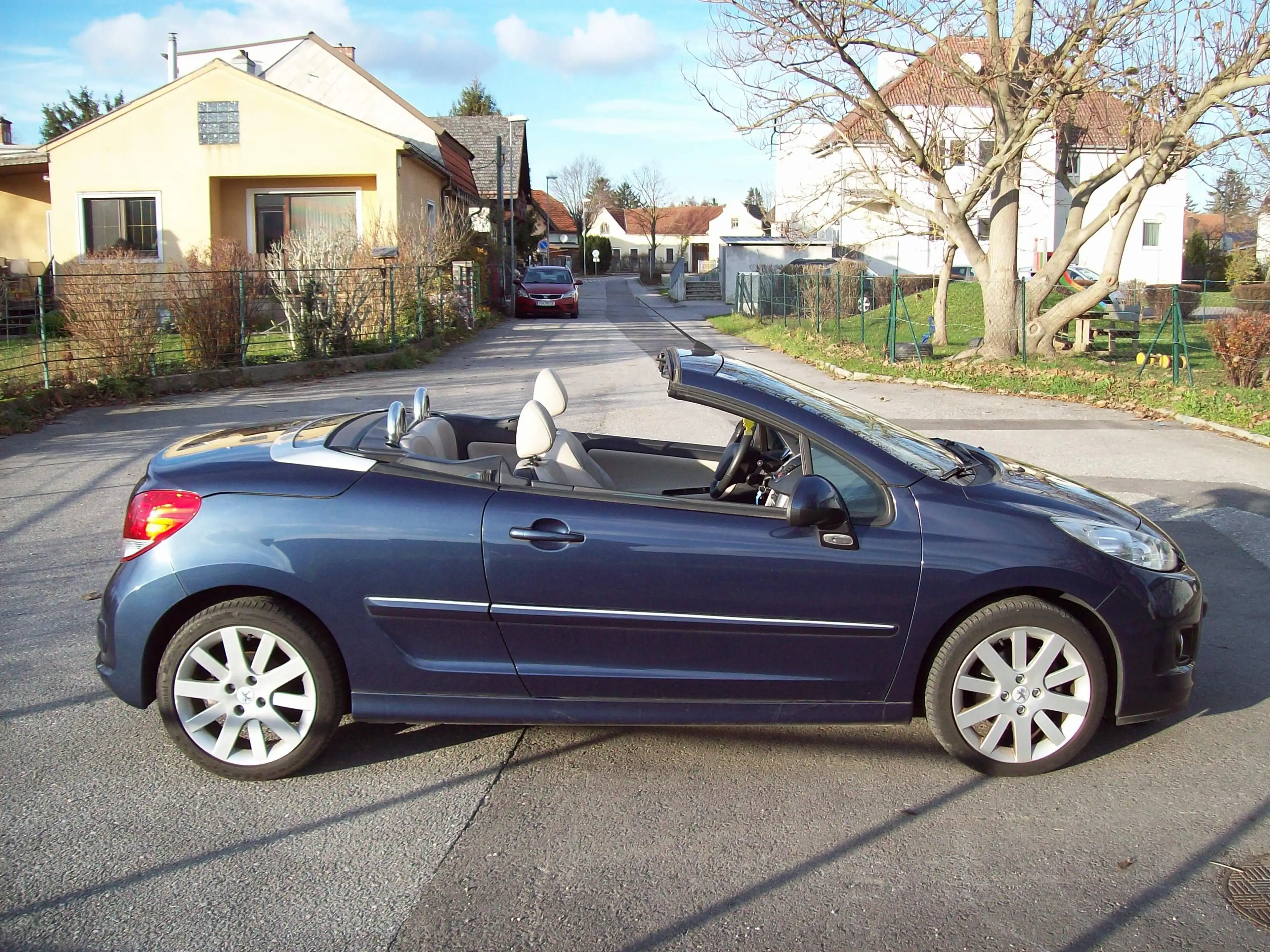 Peugeot 207 207CC Cabrio — photo 7