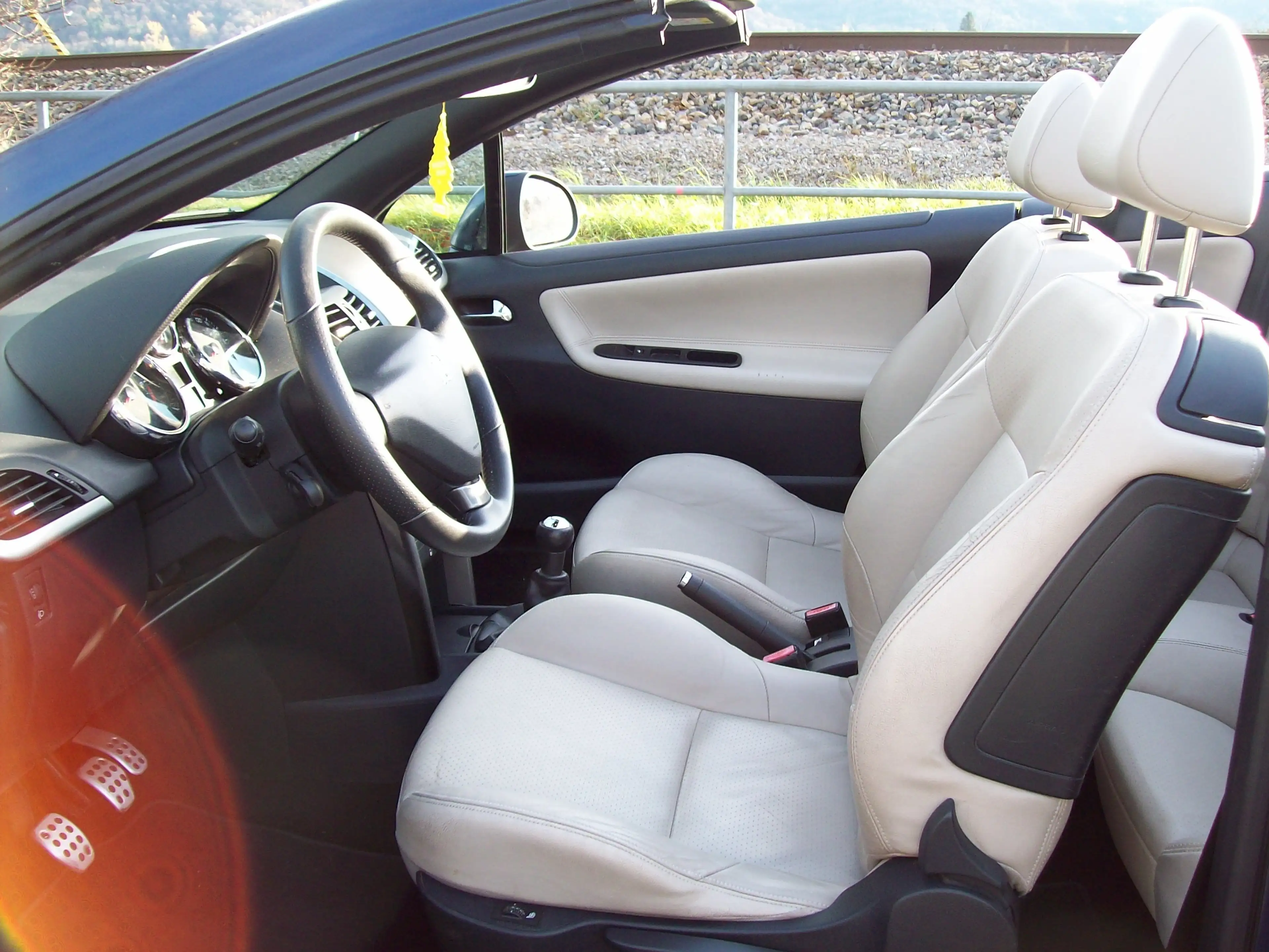 Peugeot 207 207CC Cabrio — photo 13