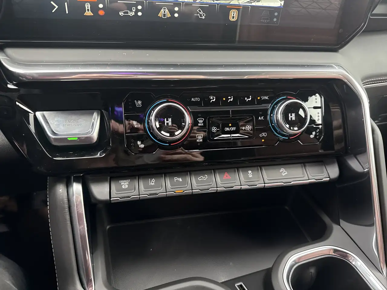 GMC Sierra 3500HD снимка GMC Sierra 3500HD