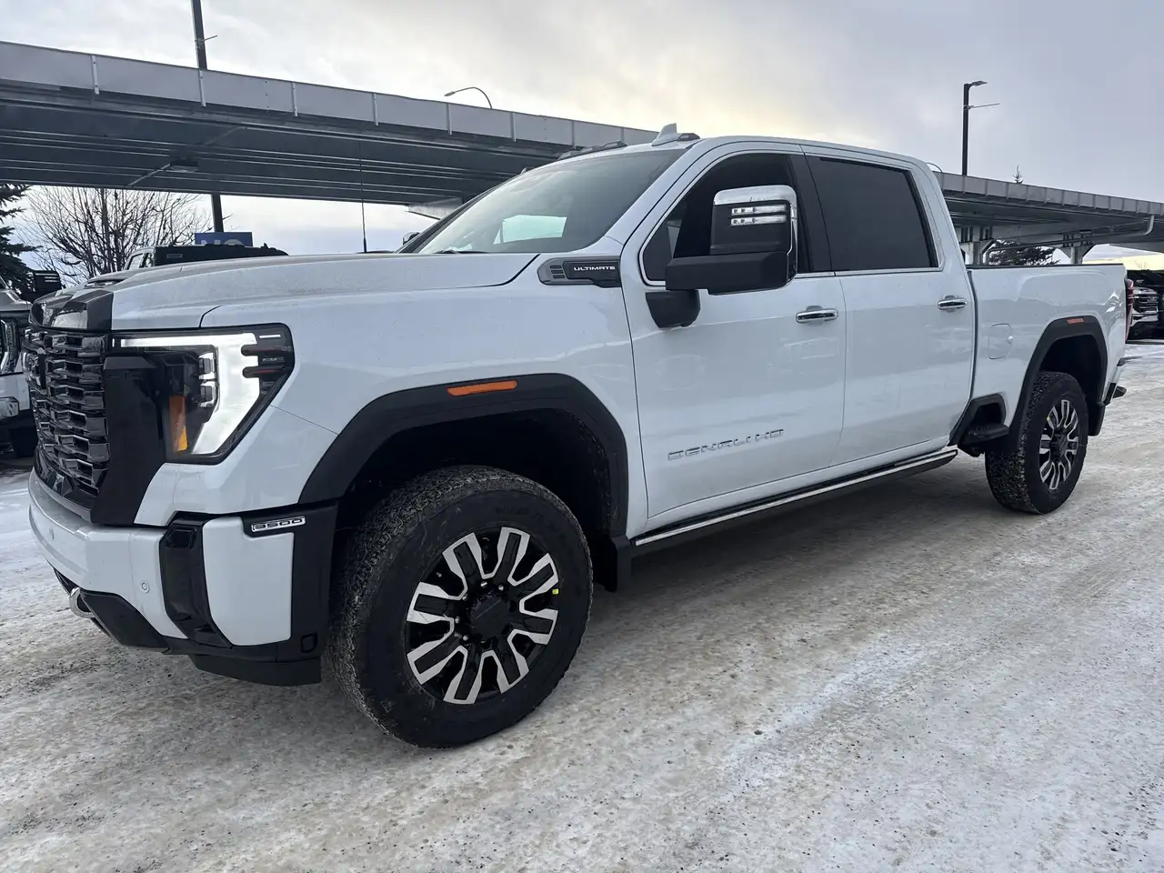 GMC Sierra 3500HD снимка GMC Sierra 3500HD