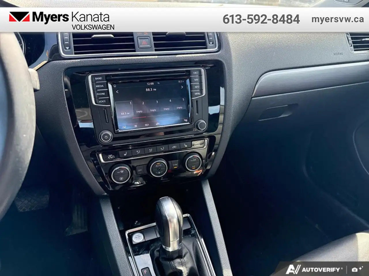 Volkswagen Jetta снимка Volkswagen Jetta