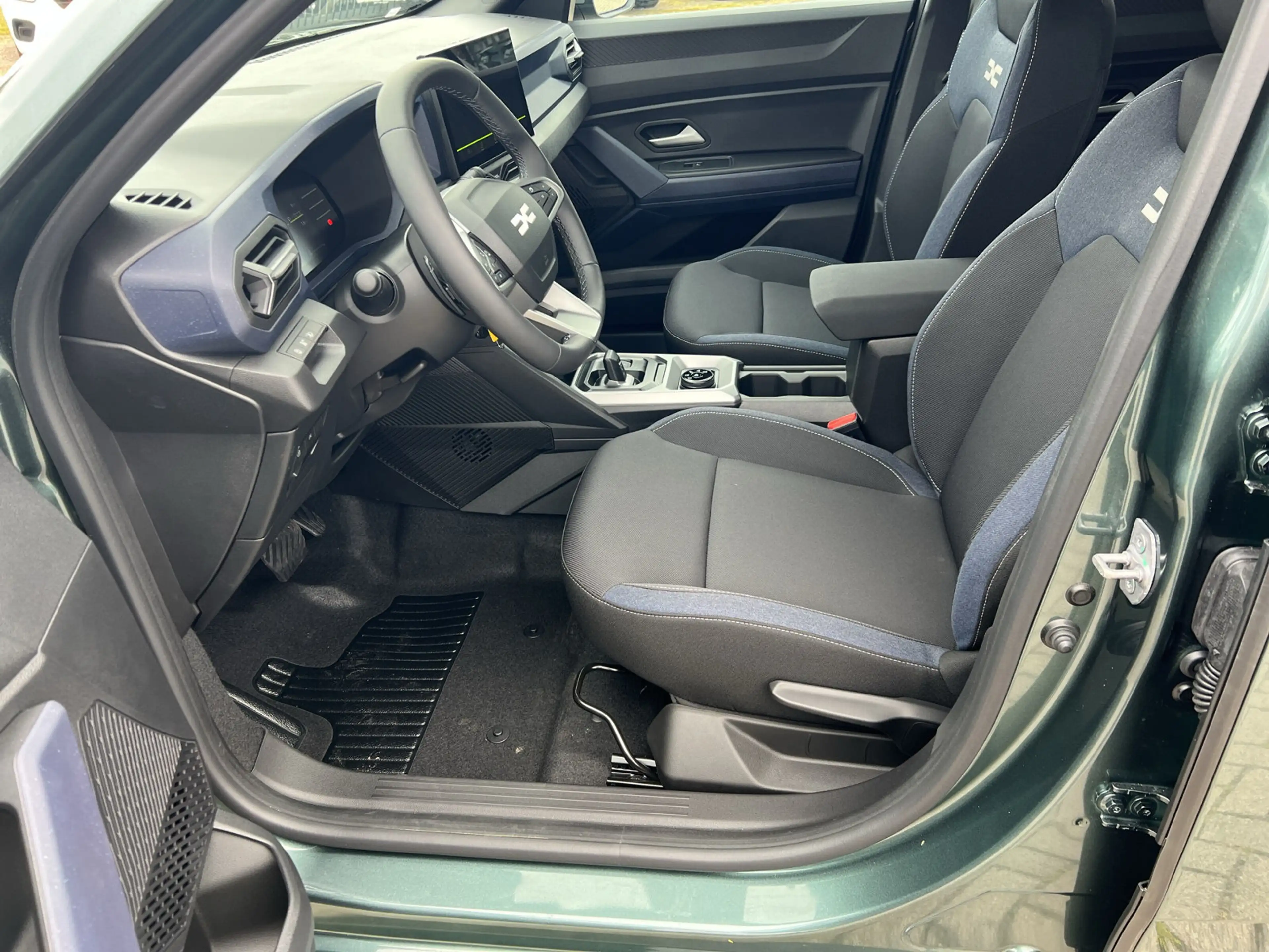 Dacia Duster hybrid-G 150 EDC 4x4 Expression GJR+SHZ+LKHZ — photo 5