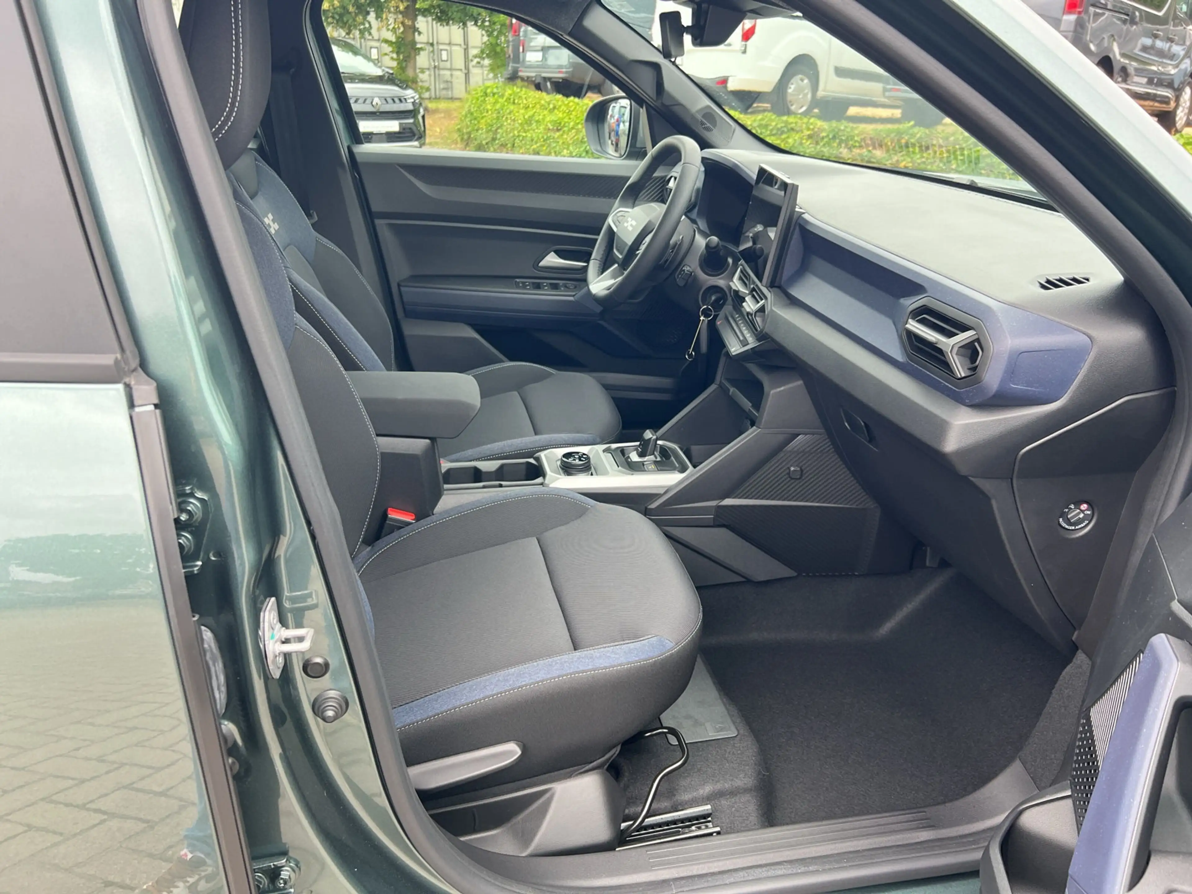 Dacia Duster hybrid-G 150 EDC 4x4 Expression GJR+SHZ+LKHZ — photo 9