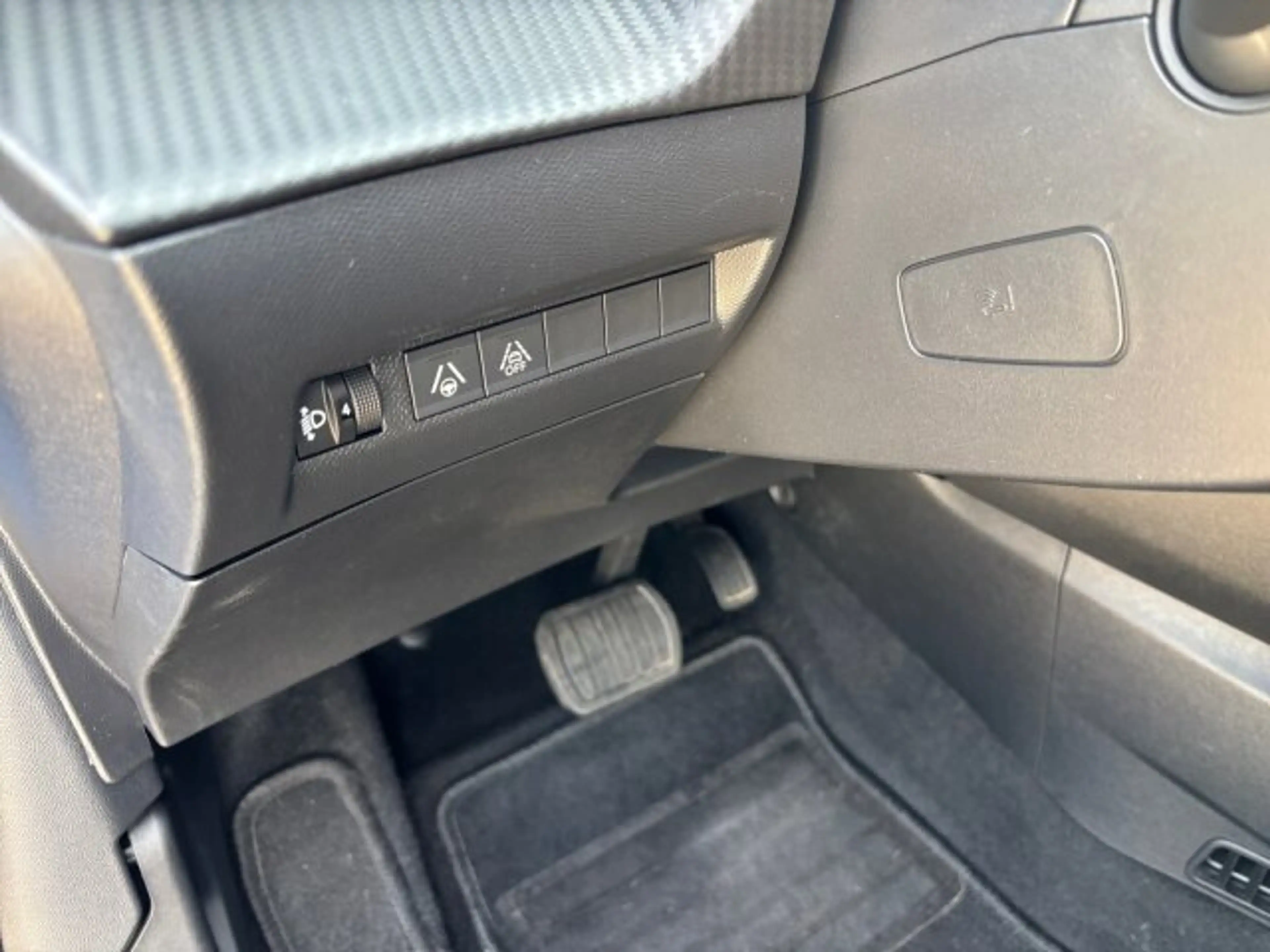 Peugeot e-208 208 Allure Pack 136 +Navigation+Sitzheizung+ACC+ — photo 9