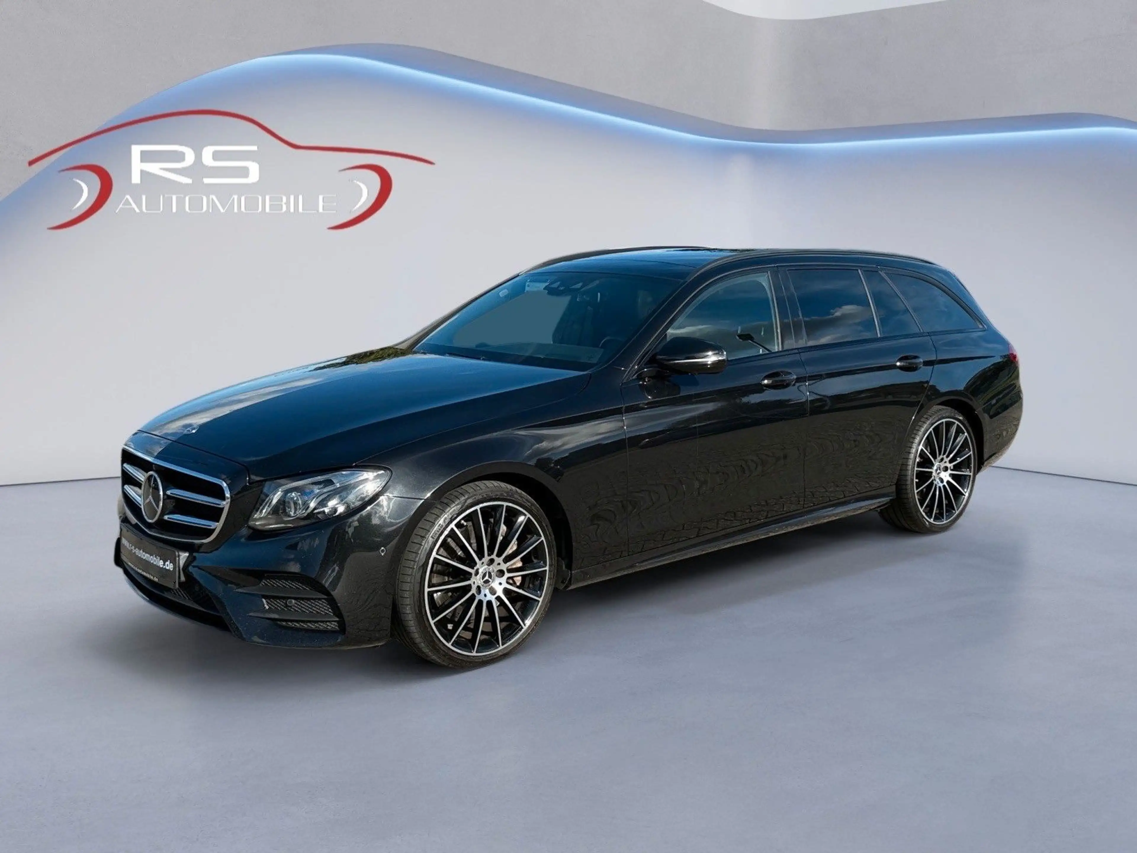 Mercedes-Benz E 400 d T 4Matic / Panorama / Multibeam / AMG