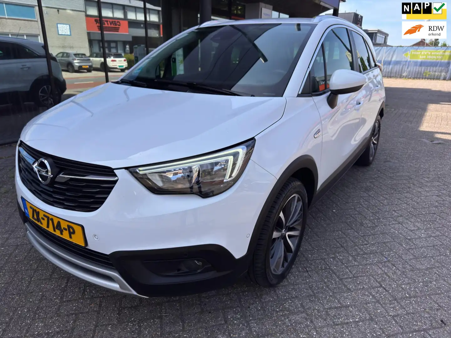 Opel Crossland X 1.2 Turbo Innovation / Keyless / Carplay / Trekhaa Wit - 1