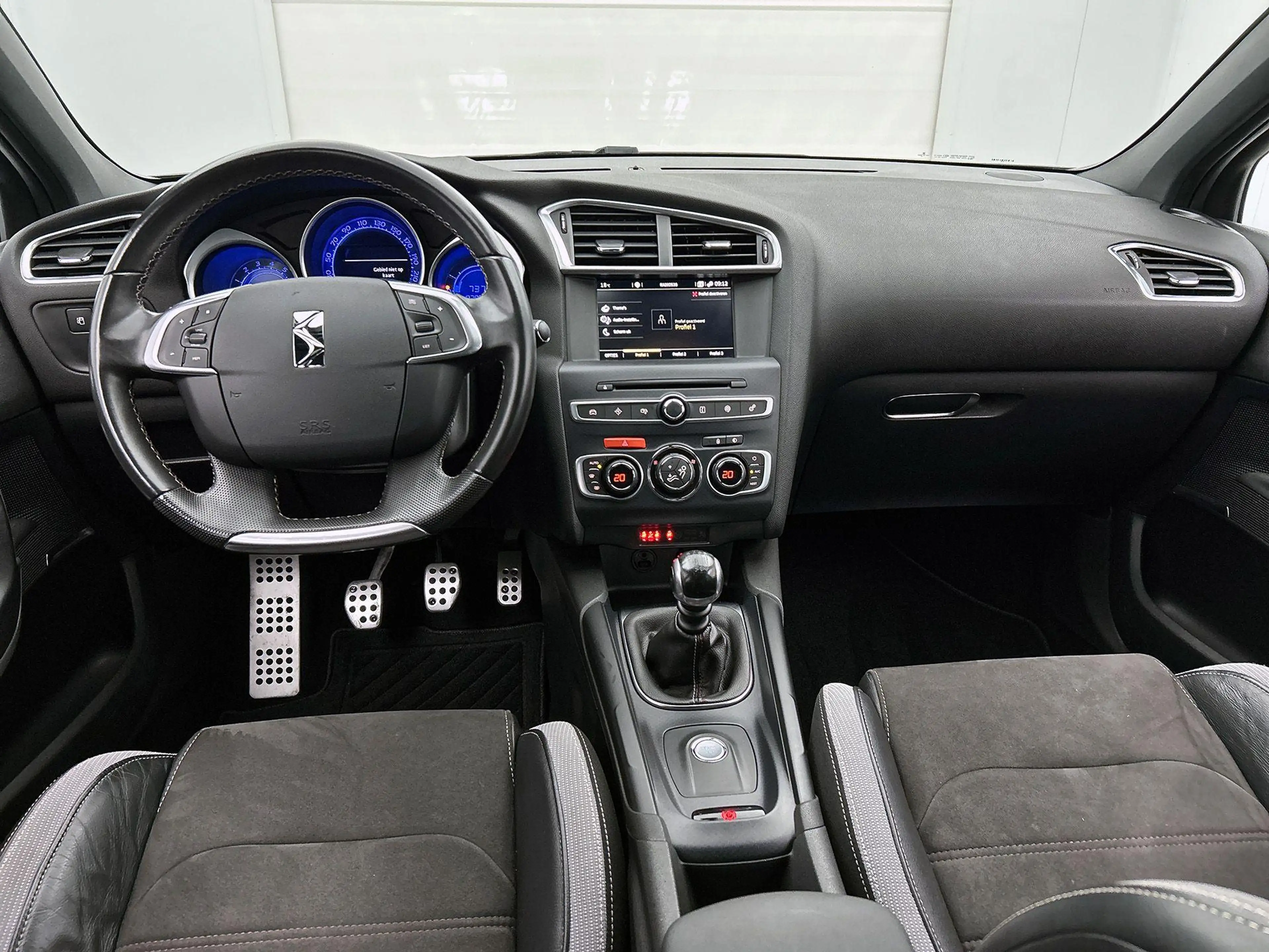 DS Automobiles DS 4 1.2 130pk Performance Line | Trekhaak | Navigatie — photo 11