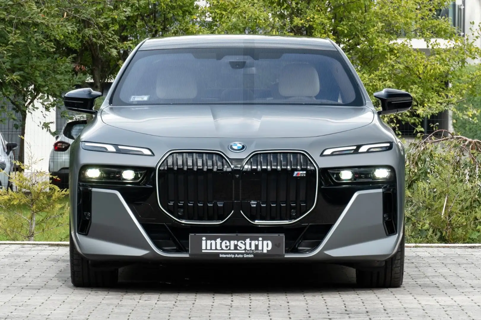 BMW 760 e INDIVIDUAL.SKY.MASSAGE.B&W.EX.DRIVE.5/100 Grau - 2