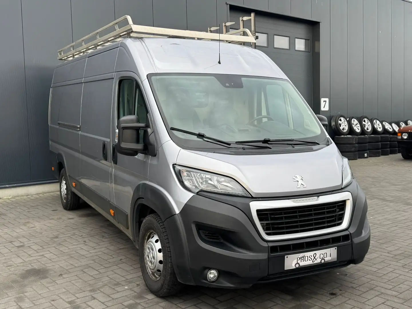Peugeot Boxer 2.2 BlueHDi L4H2 // GALERIE TOIT  // ECHELLE // Grijs - 1