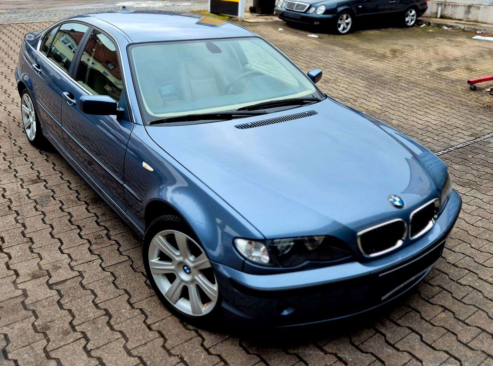 BMW 320