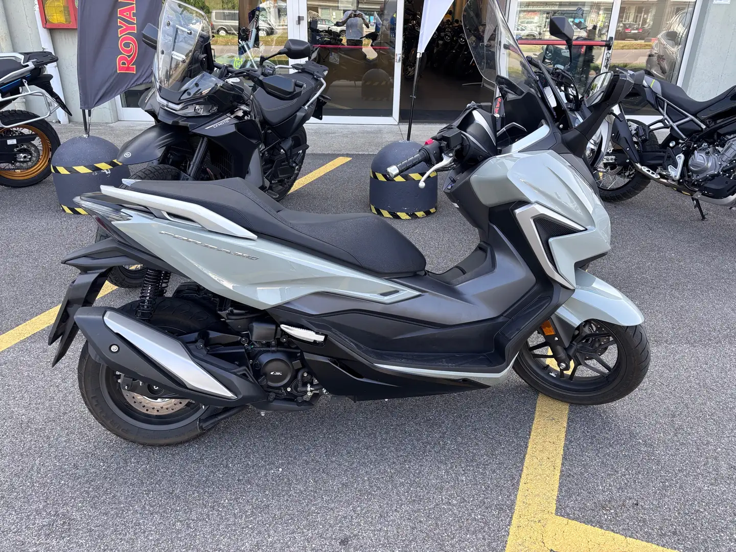 Honda Forza 350 Gris - 1