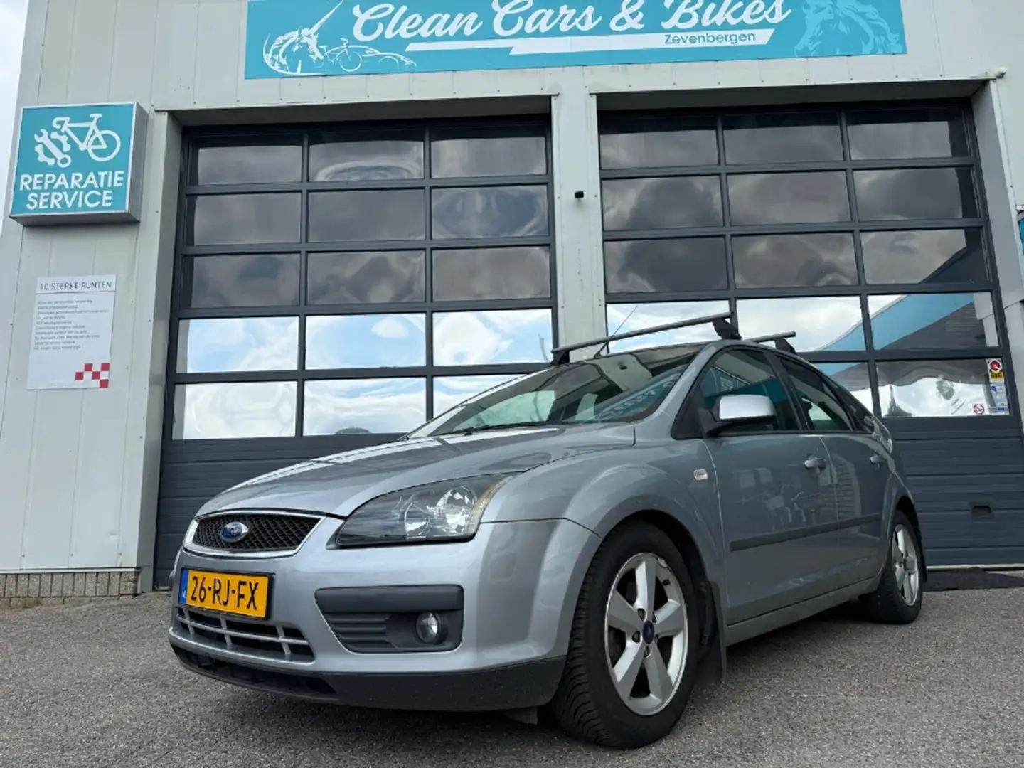 Ford Focus 1.6-16V First Ed. Grau - 1