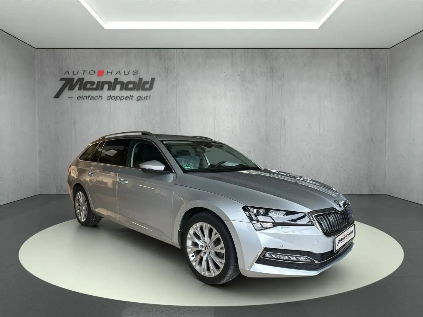 Skoda Superb Combi 1.4 TSI Hybrid Style, AHK, Kamera Silber - 2