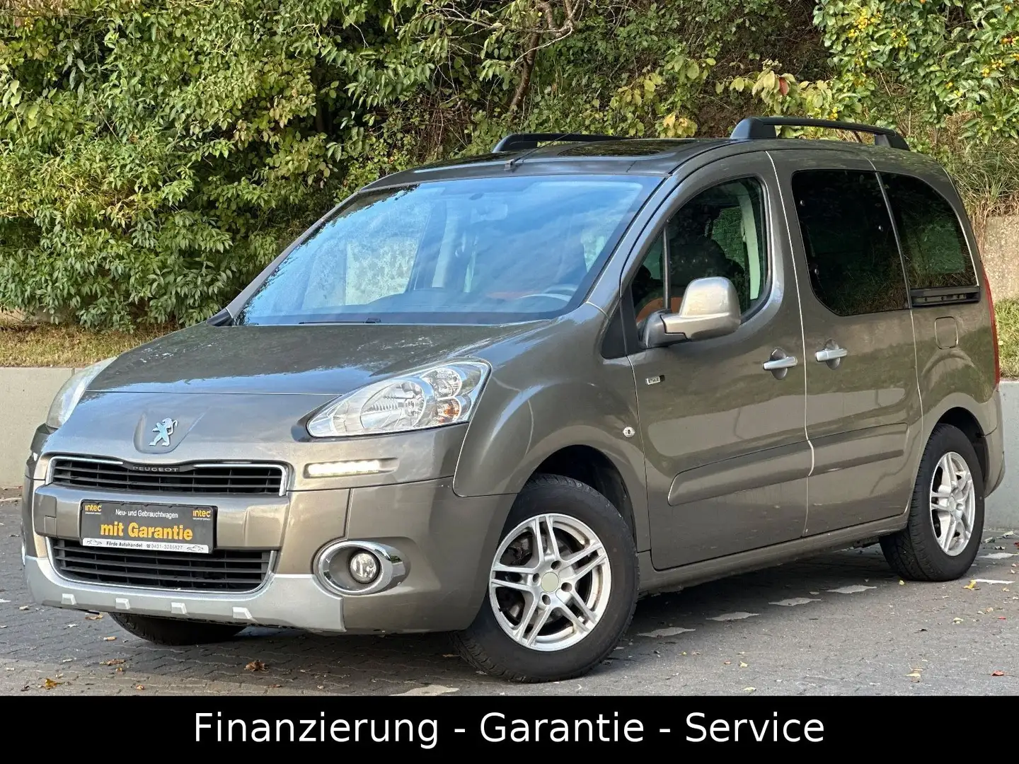 Peugeot Partner 1.6 Tepee Style/PANO/AHK/TÜV NEU/WENIGKM Gold - 1