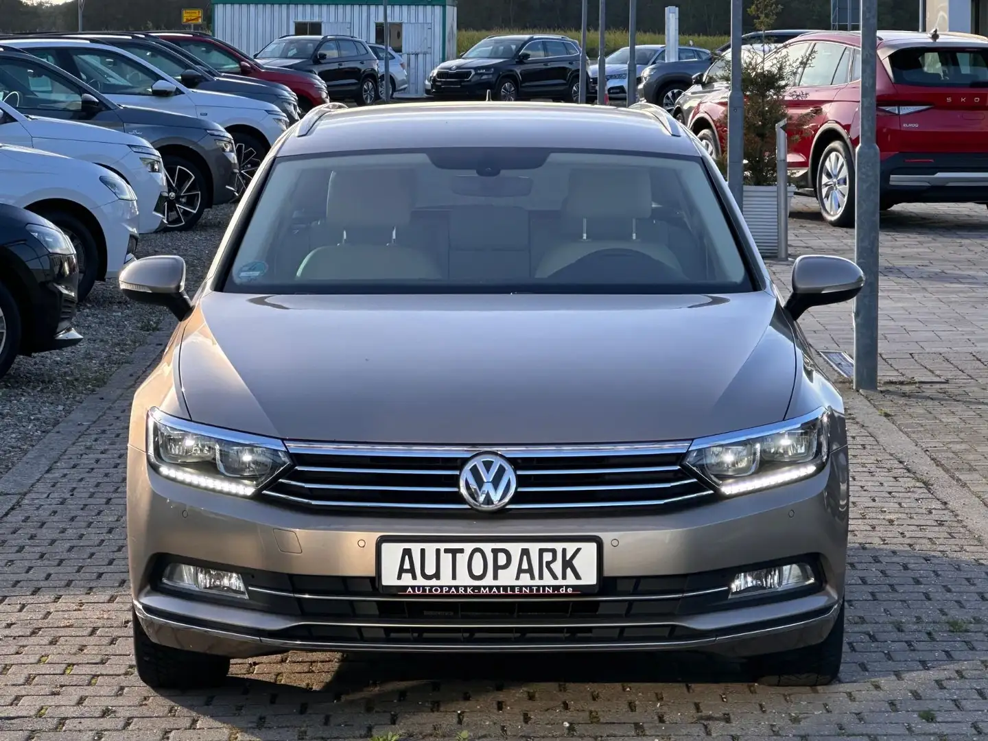 Volkswagen Passat Variant Highline Start-Stopp*LED*NAVI*DSG Gold - 2