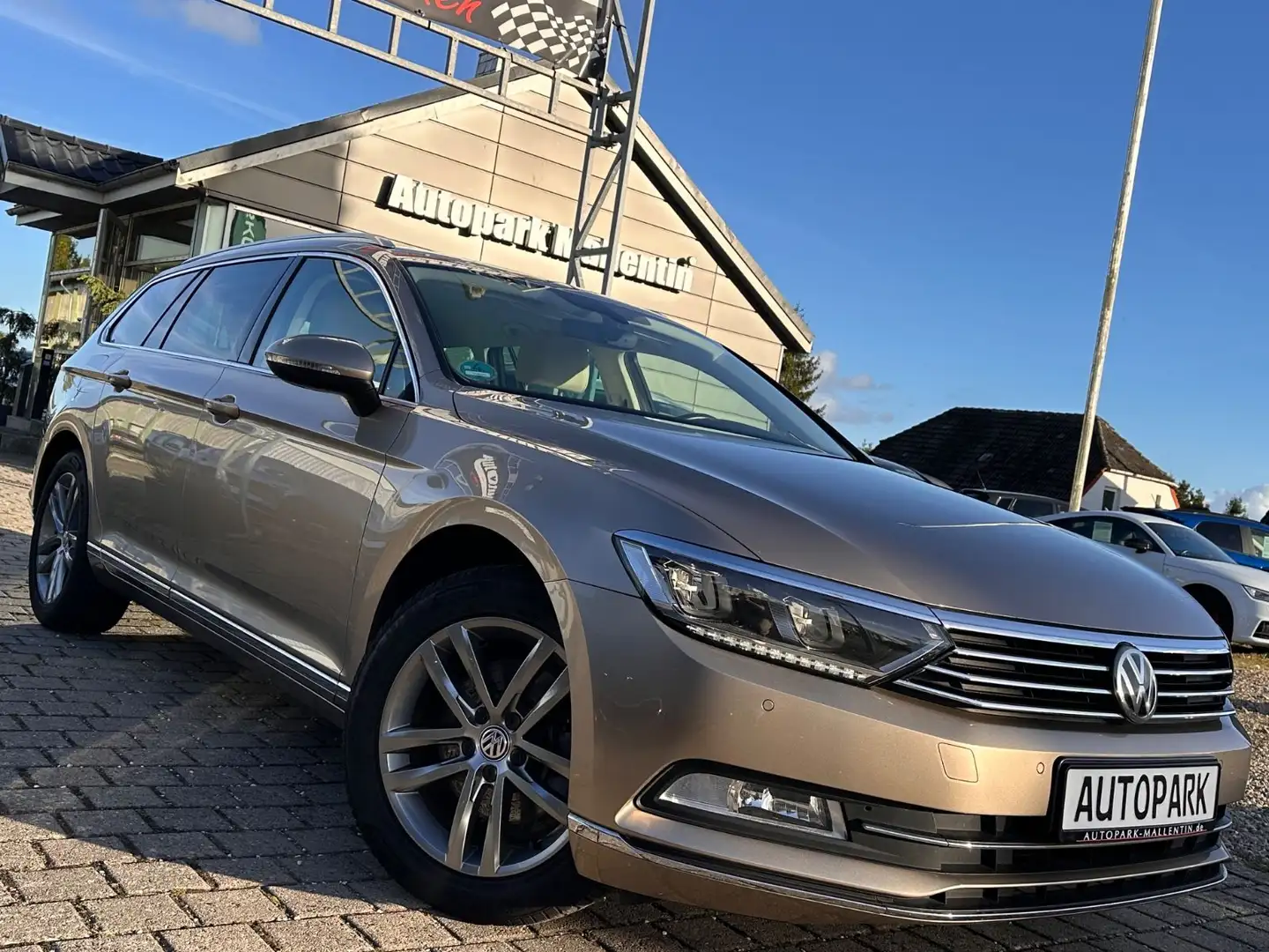 Volkswagen Passat Variant Highline Start-Stopp*LED*NAVI*DSG Gold - 1