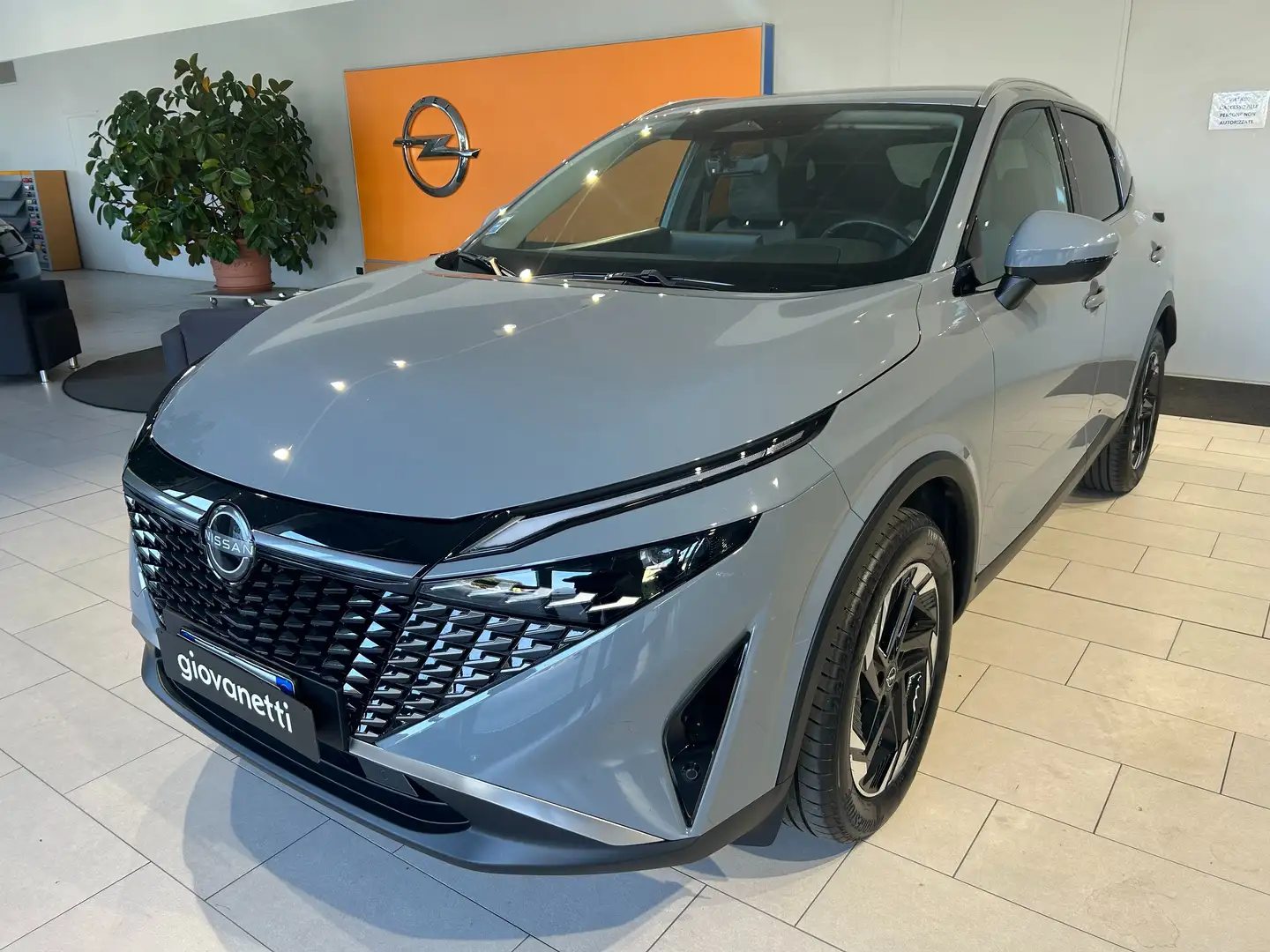 Nissan Qashqai 1.3 MHEV N-CONNECTA 140CV 2WD Gris - 2