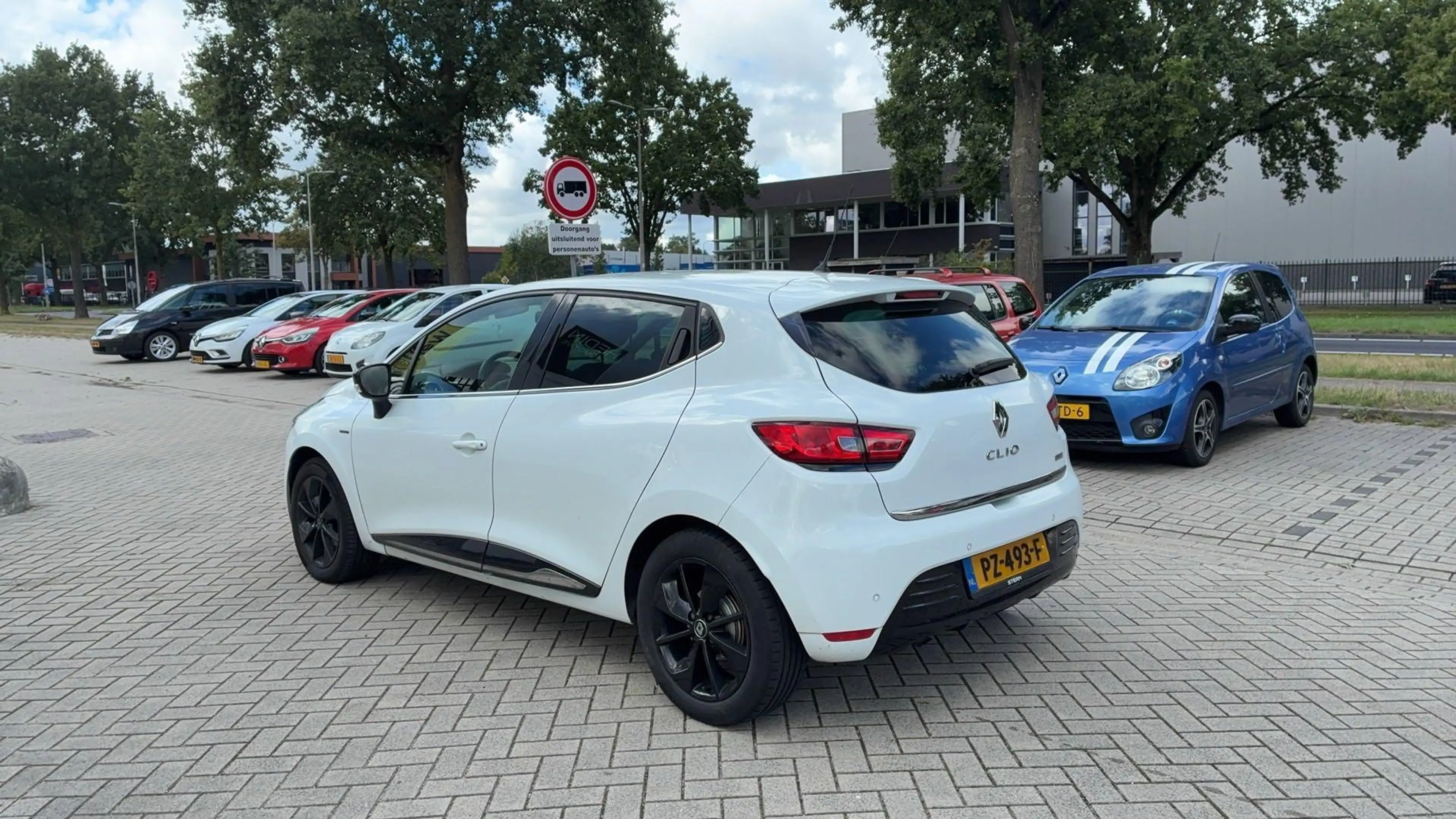 Renault Clio 0.9 TCe Limited — photo 2