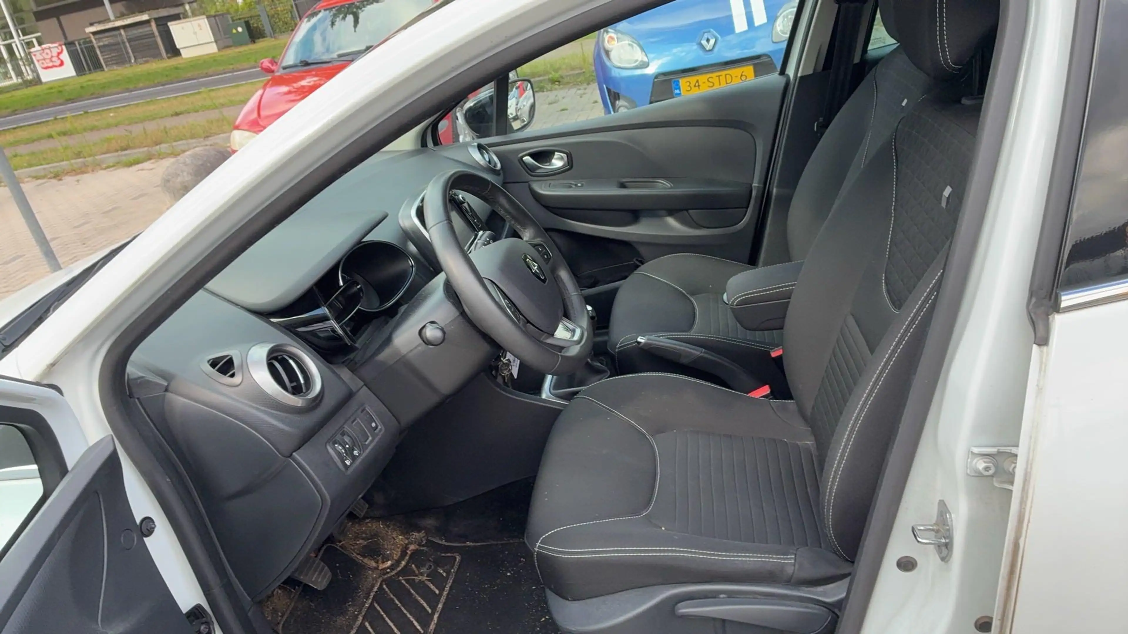 Renault Clio 0.9 TCe Limited — photo 7