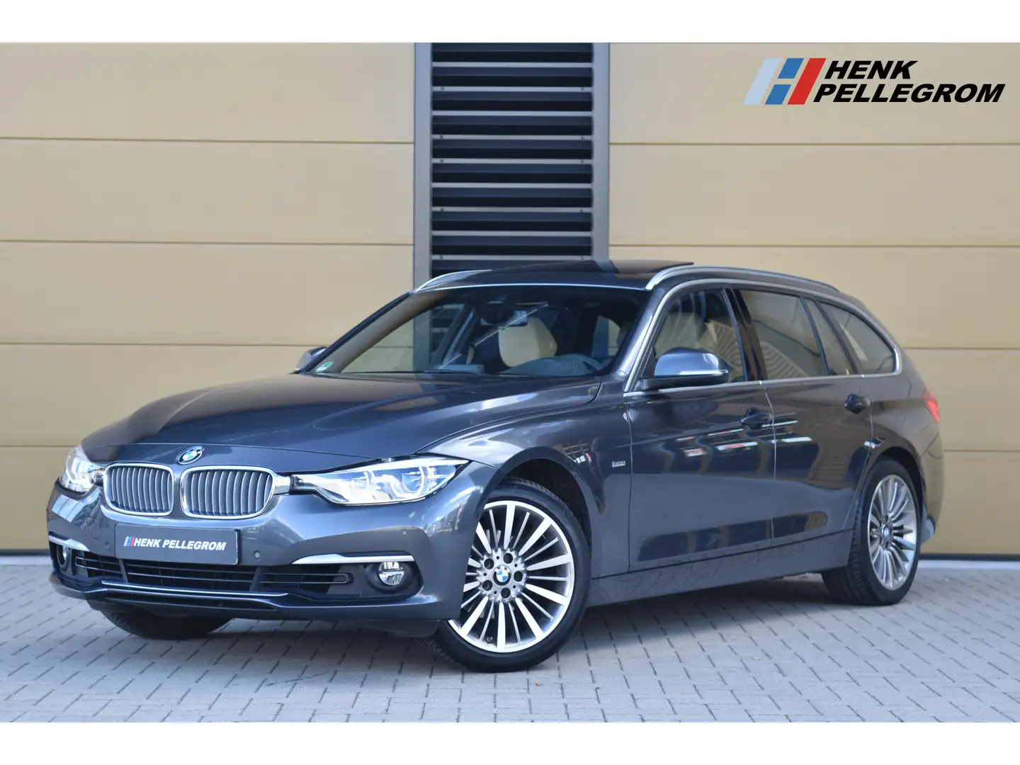 BMW 320 3-serie Touring 320i Luxury Edition * Panoramadak Grijs - 1