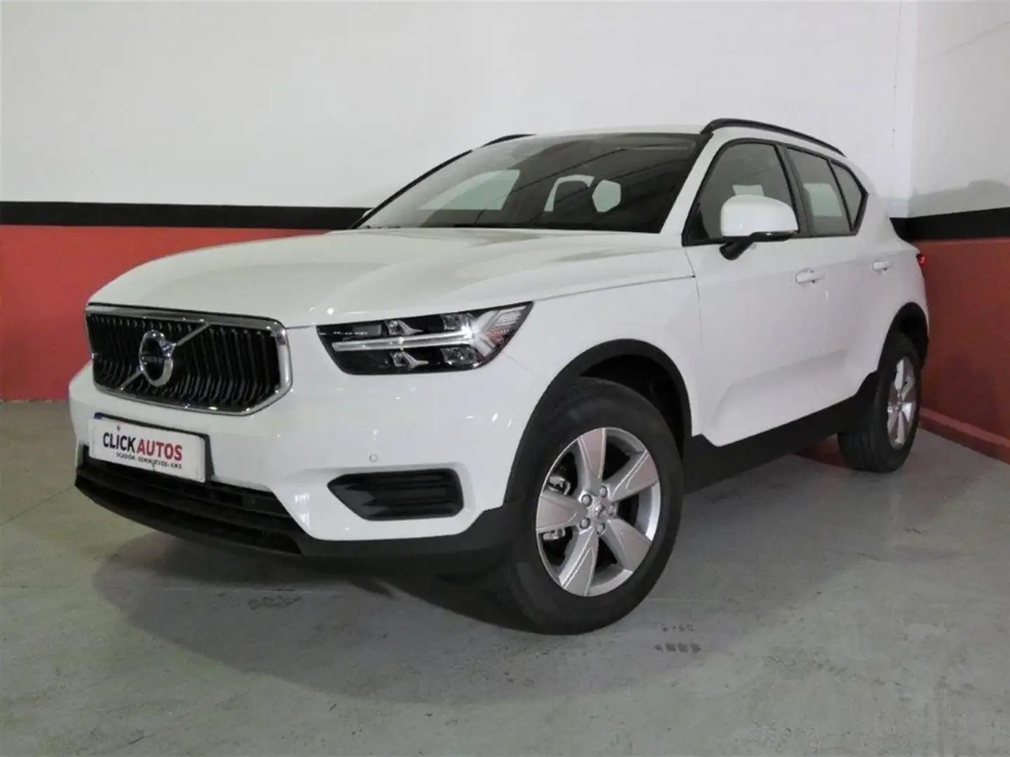 Volvo XC40 1.5 163CV T3 Momentum Core Blanc - 1